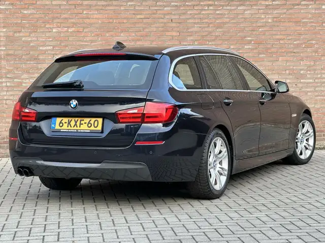 BMW 5 Series view 4