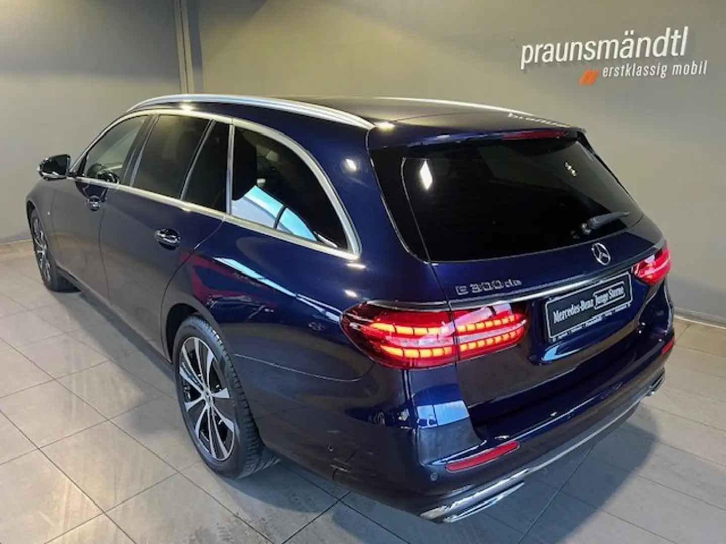 Mercedes-Benz E 300 de T Avantgarde Pano/MBUX/Distr/HeadUp/LED Bleu - 2
