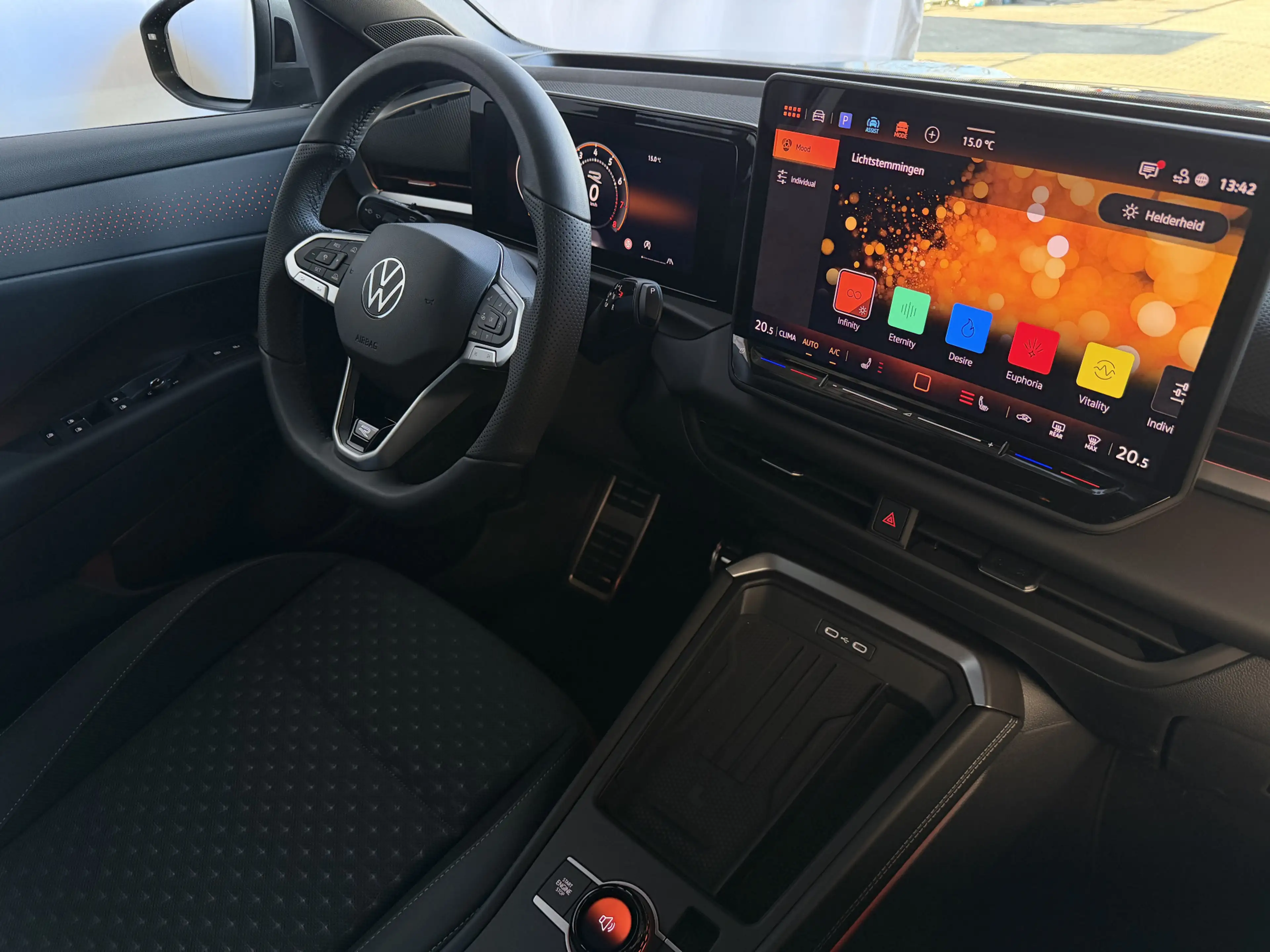 Volkswagen T-Roc 1.5 eTsi 150PK R-LINE EDITION VW.TREKHAAK IQ LED/G — photo 49