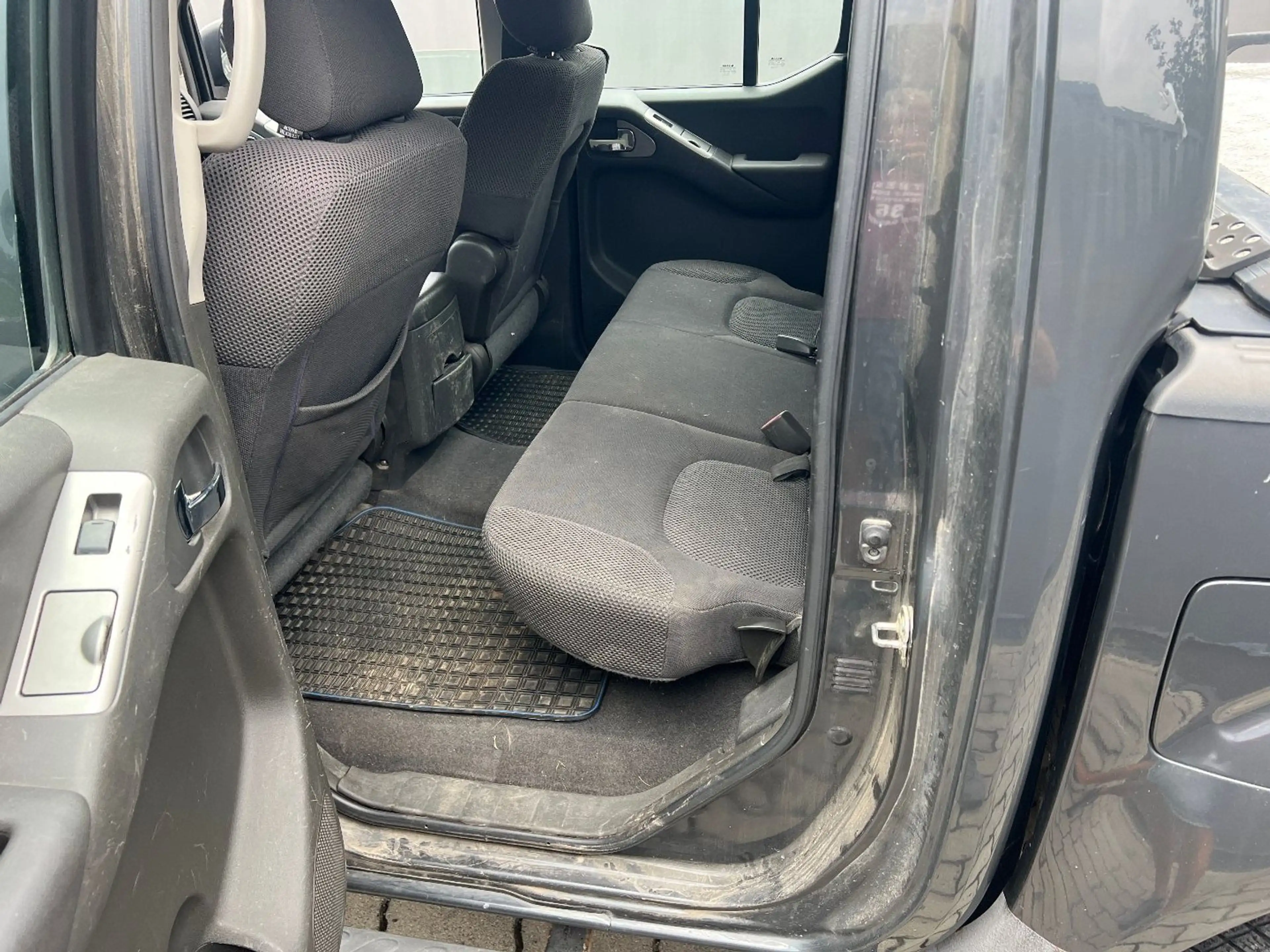 Nissan Navara 2.5 dCi King Cab 4x4 für Bastler Export — photo 9