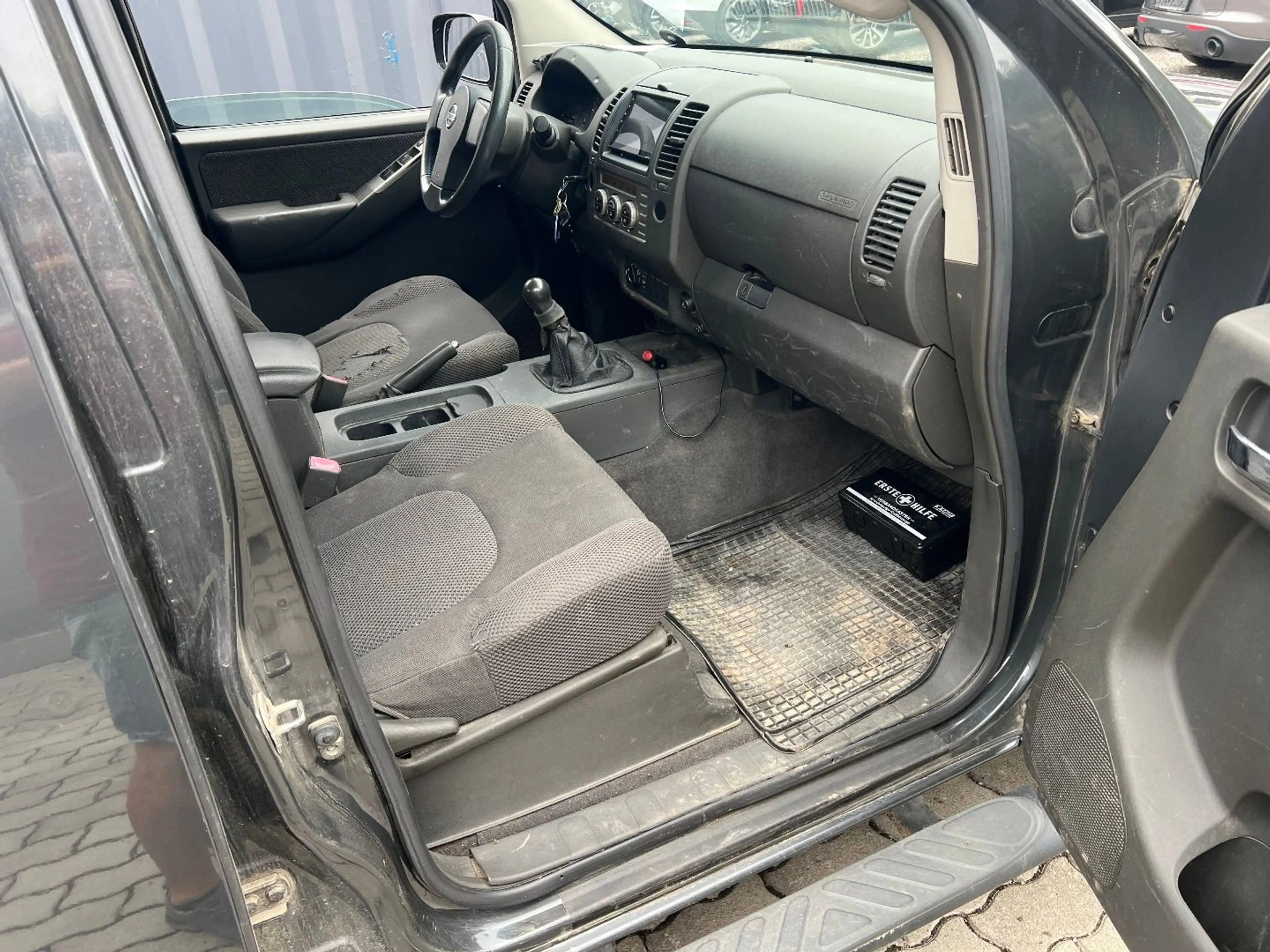 Nissan Navara 2.5 dCi King Cab 4x4 für Bastler Export — photo 10