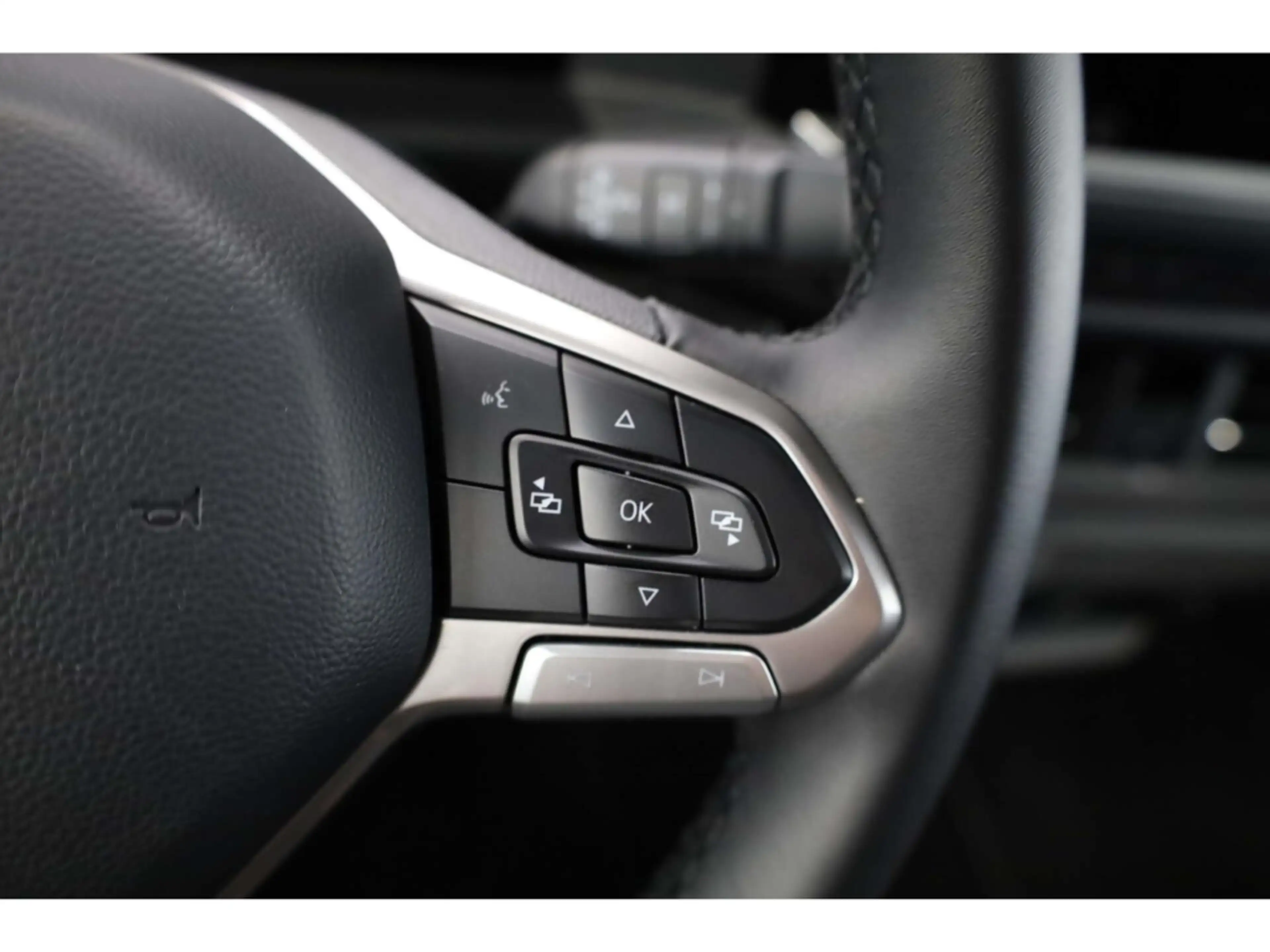 Volkswagen T7 Caravelle 2.0TDI Life — photo 12