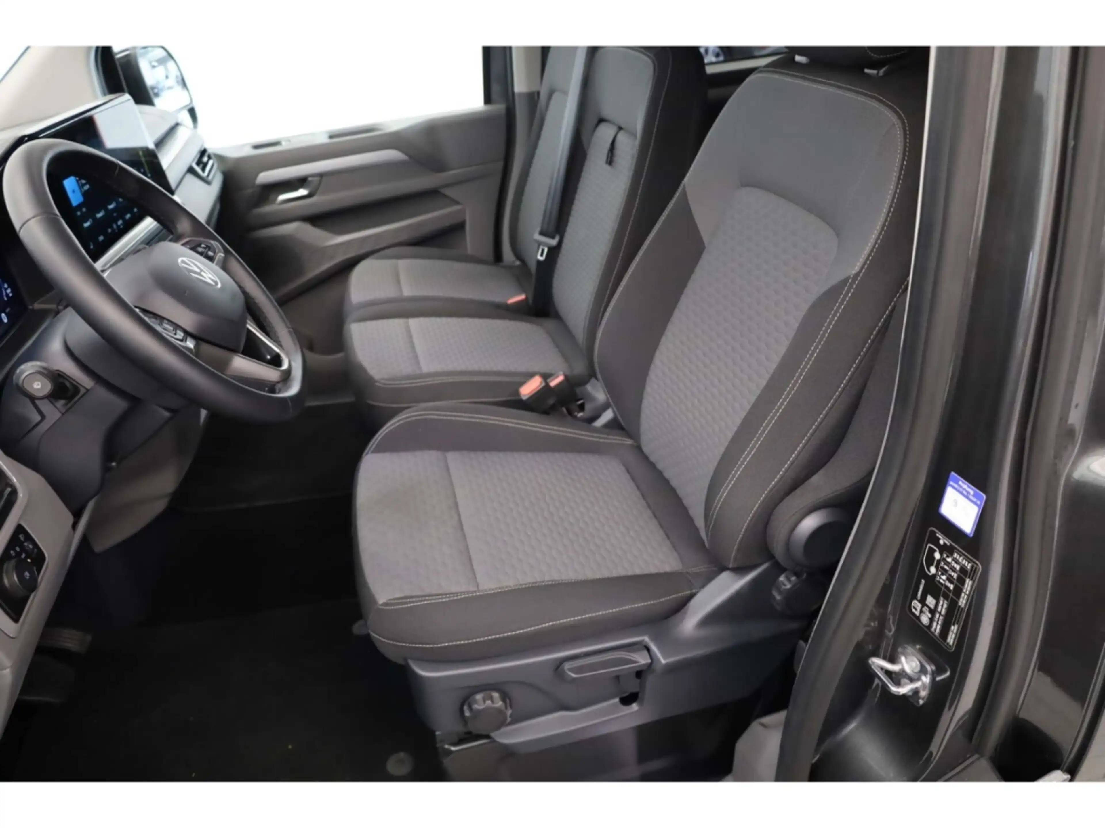 Volkswagen T7 Caravelle 2.0TDI Life — photo 7