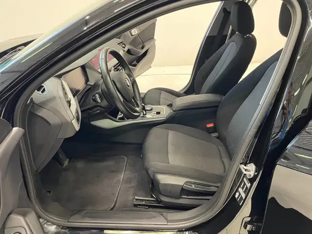 BMW 1 Series view 6