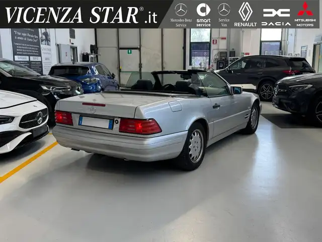 Mercedes-Benz SL view 3