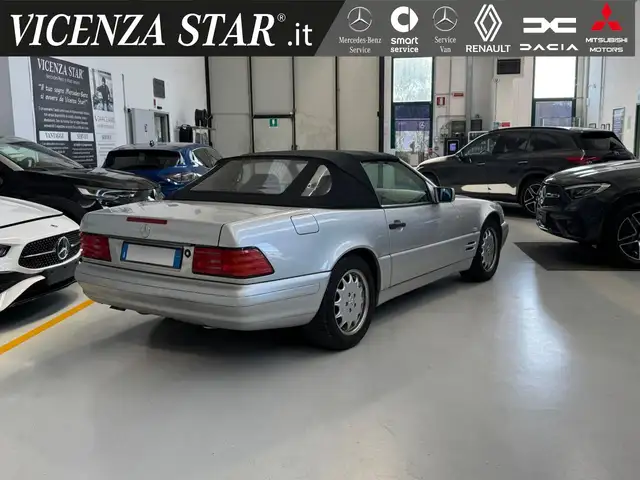Mercedes-Benz SL view 4