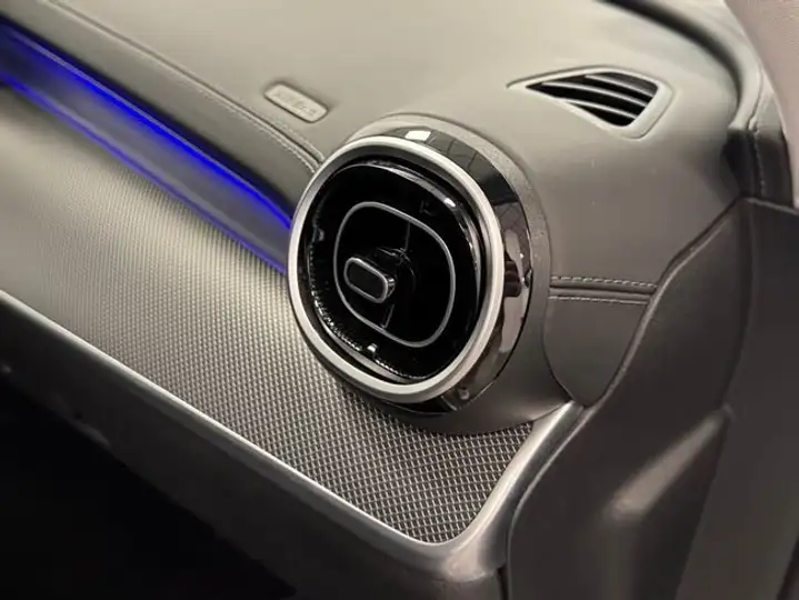 Mercedes-Benz Clase C 2023, foto 28
