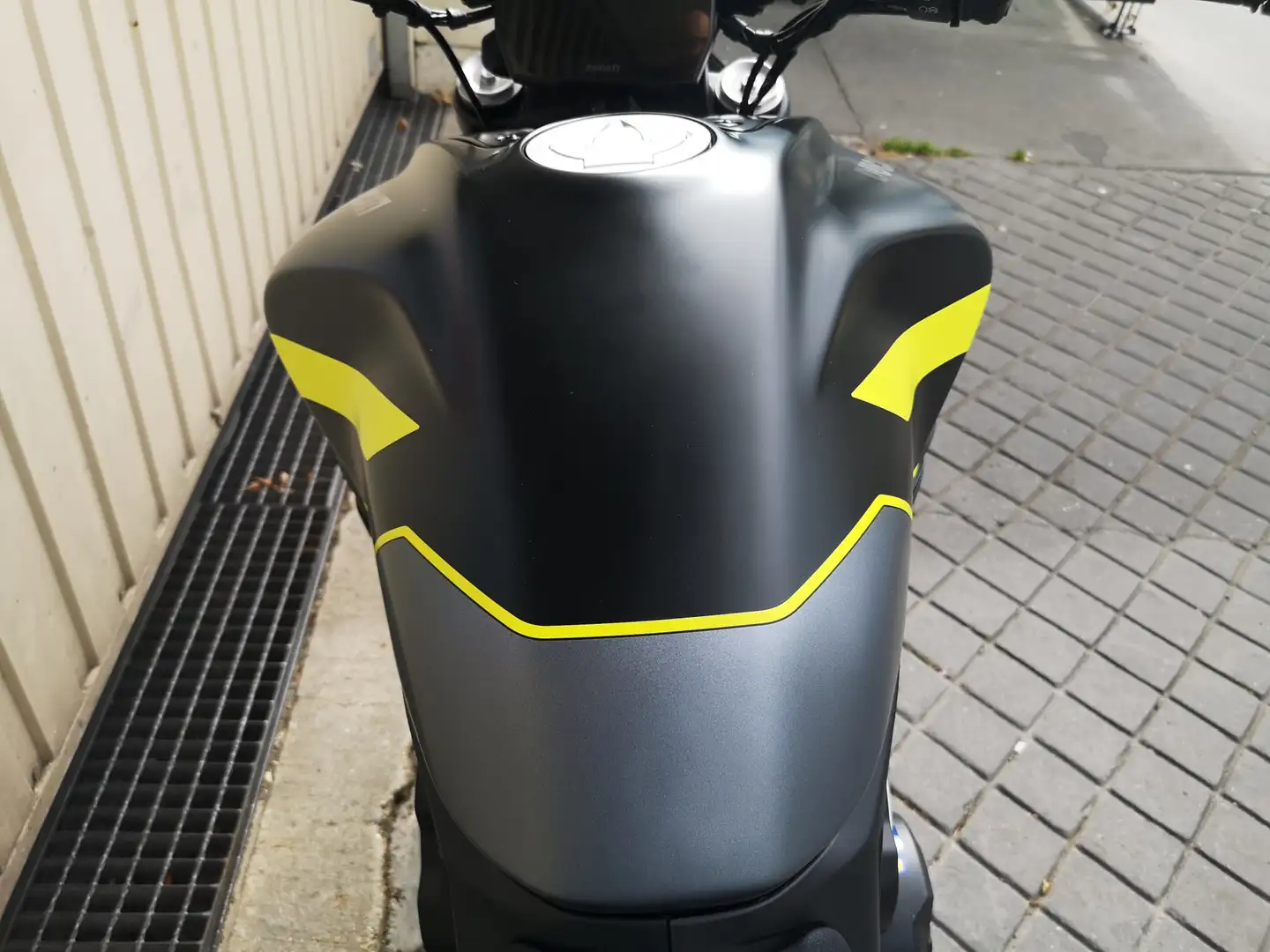 Ducati Diavel Gri - 2