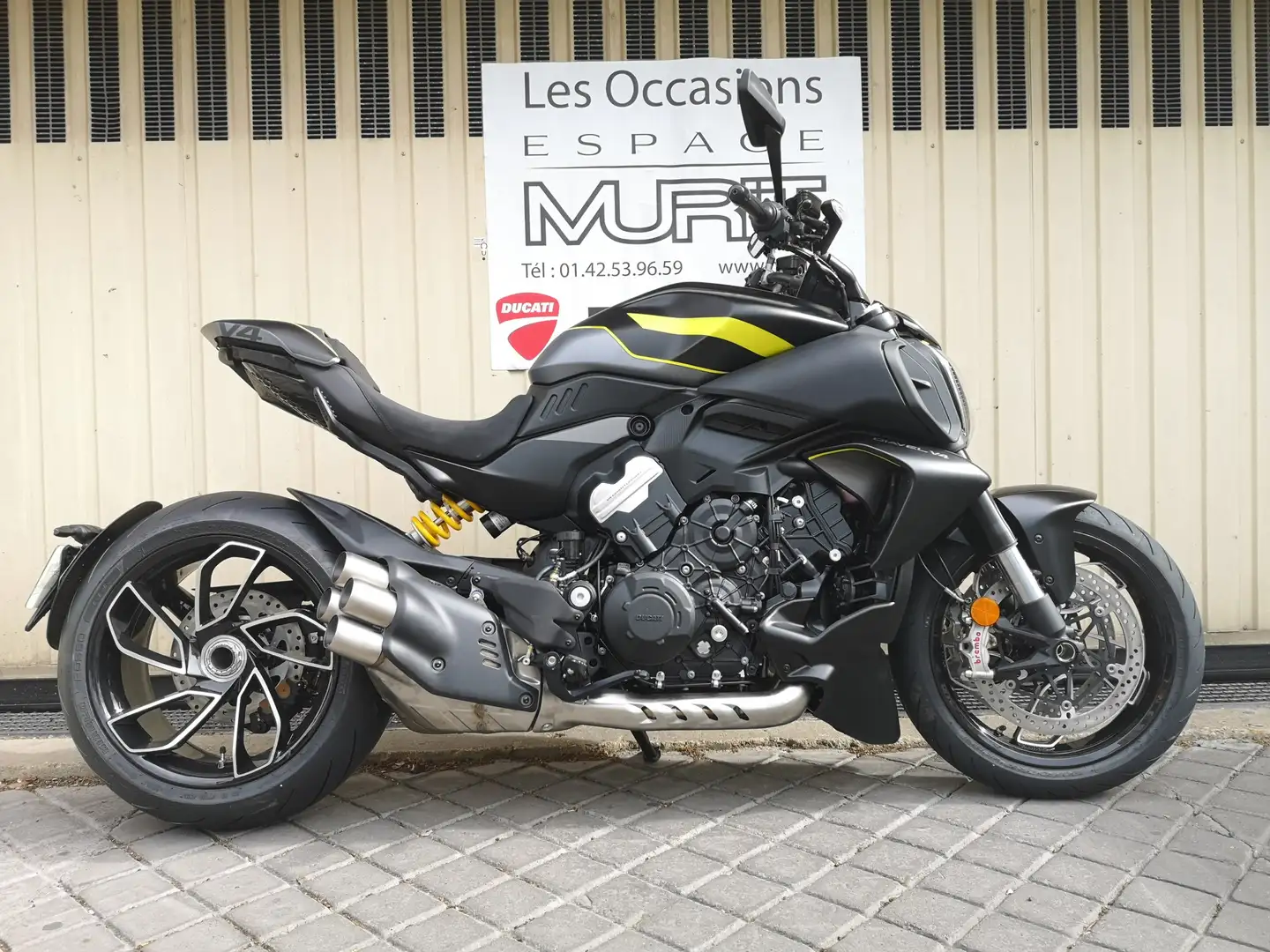Ducati Diavel Gri - 1