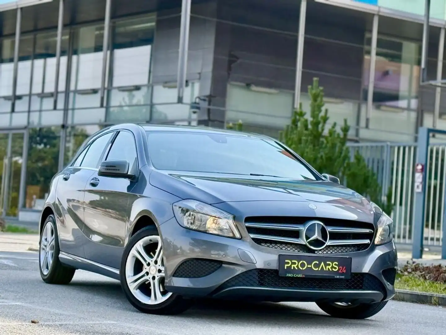 Mercedes-Benz A 200 CDI // BlueEfficiency // 4MATIC // Garantie Gris - 1