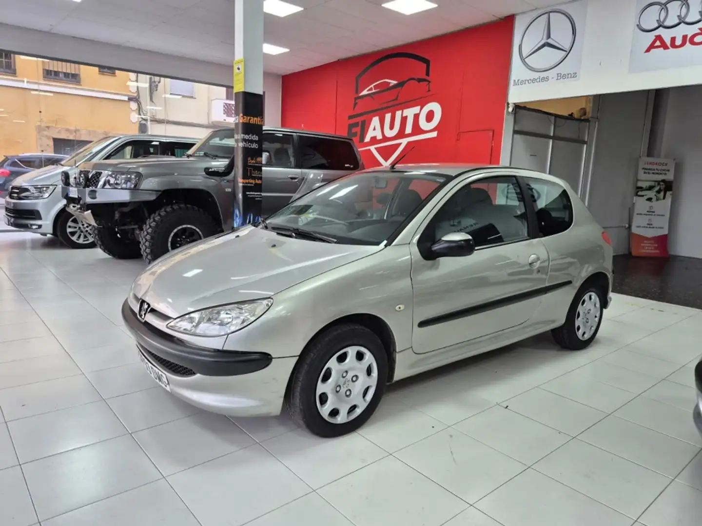 Peugeot 206 1.4HDI X-Line Clim 70 Plateado - 1