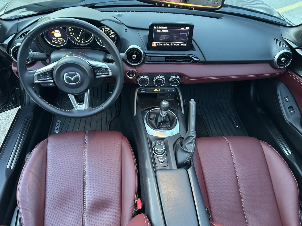 Mazda MX-5 Miata снимка Mazda MX-5 Miata