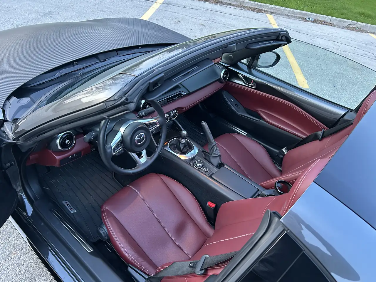 Mazda MX-5 Miata снимка Mazda MX-5 Miata