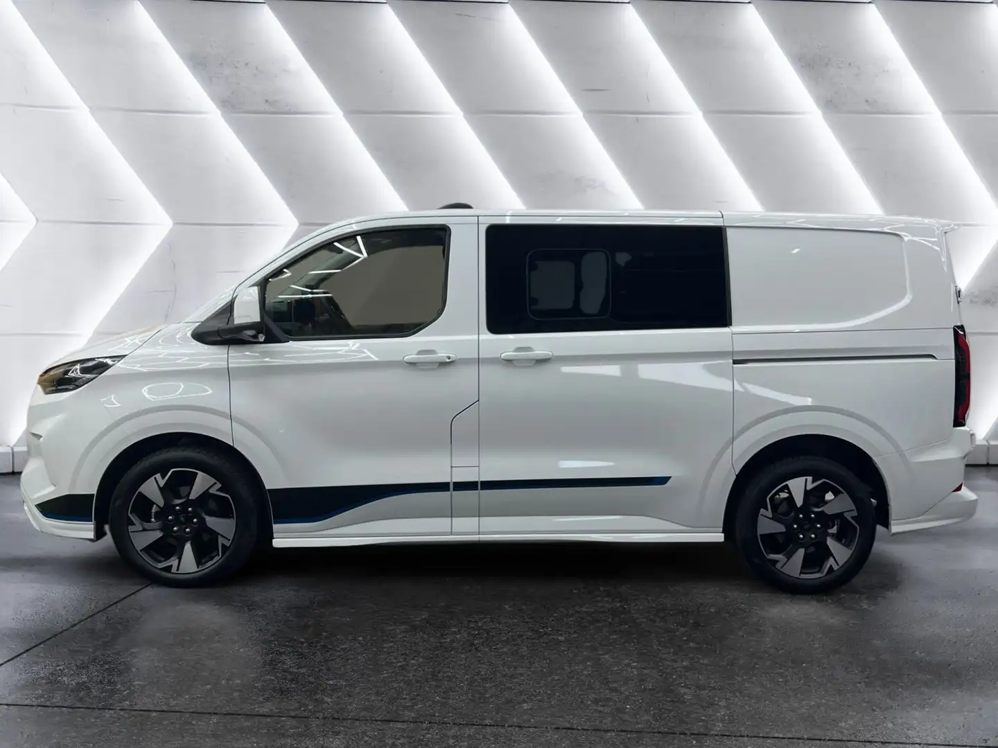 Ford Transit Custom L1 DoKa | SPORT | Allrad | auf Lager Weiß - 2