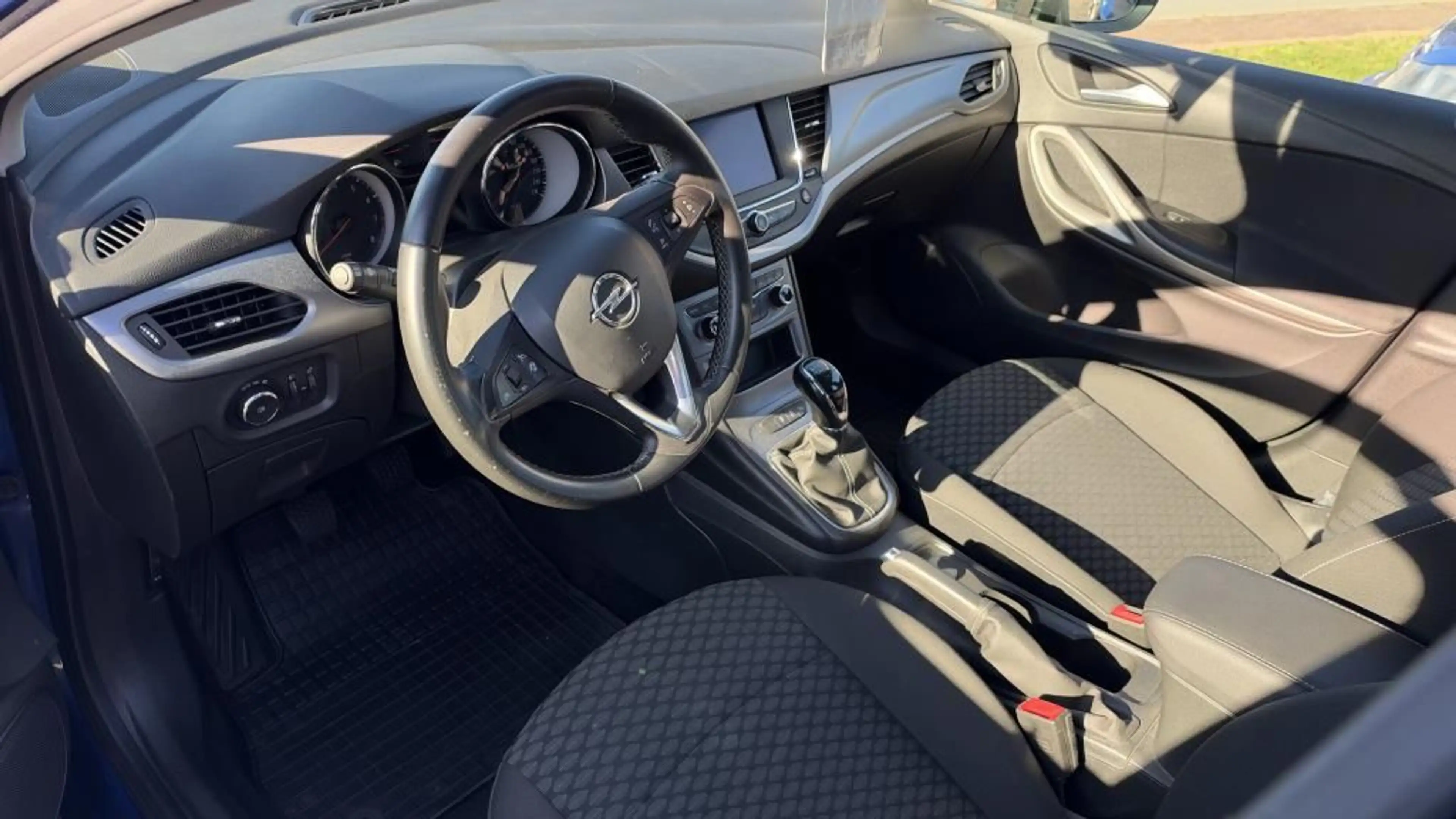 Opel Astra K Edition 1.2T Klimaautomatik+BT+Tempomat — photo 9