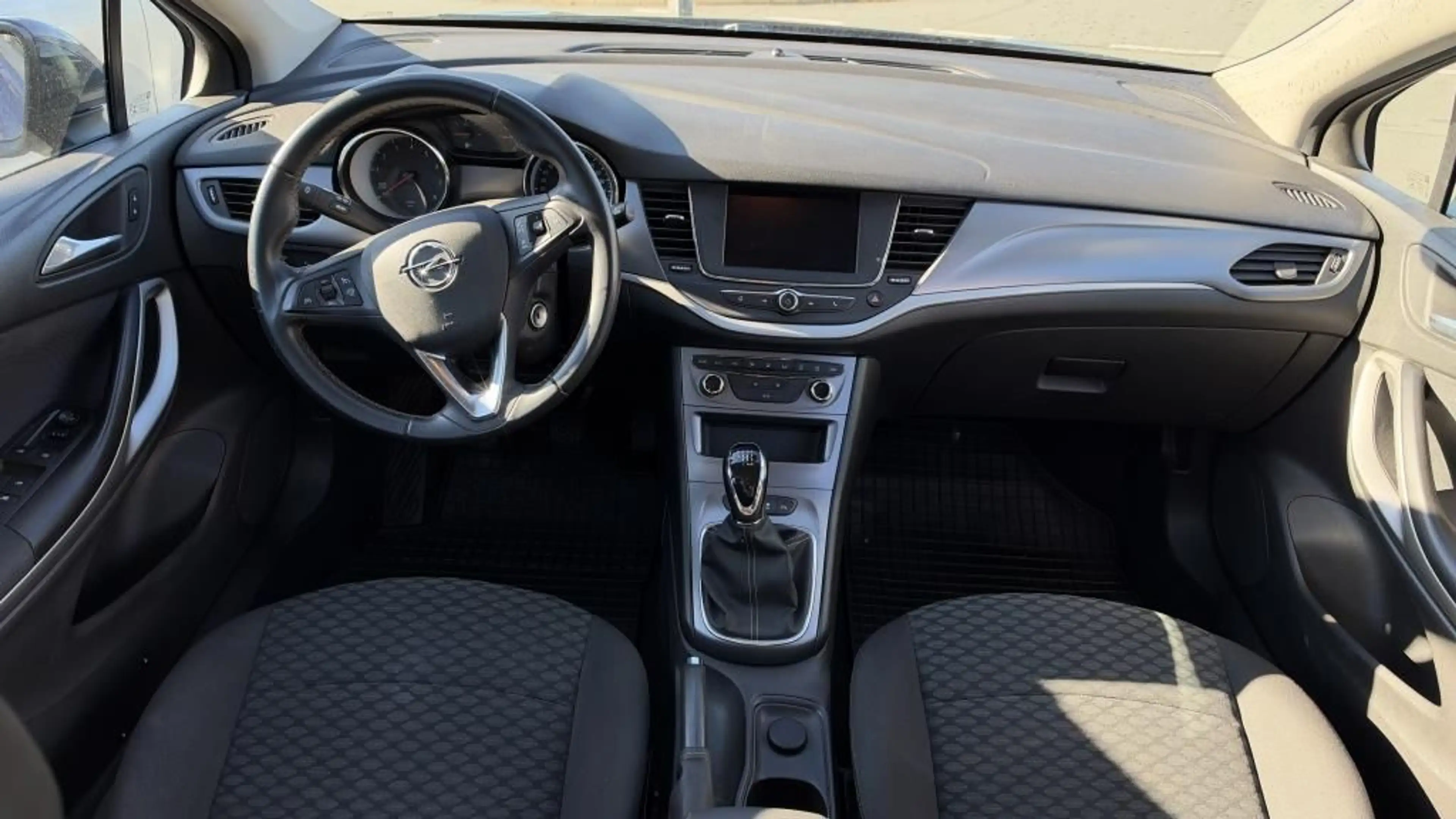 Opel Astra K Edition 1.2T Klimaautomatik+BT+Tempomat — photo 11