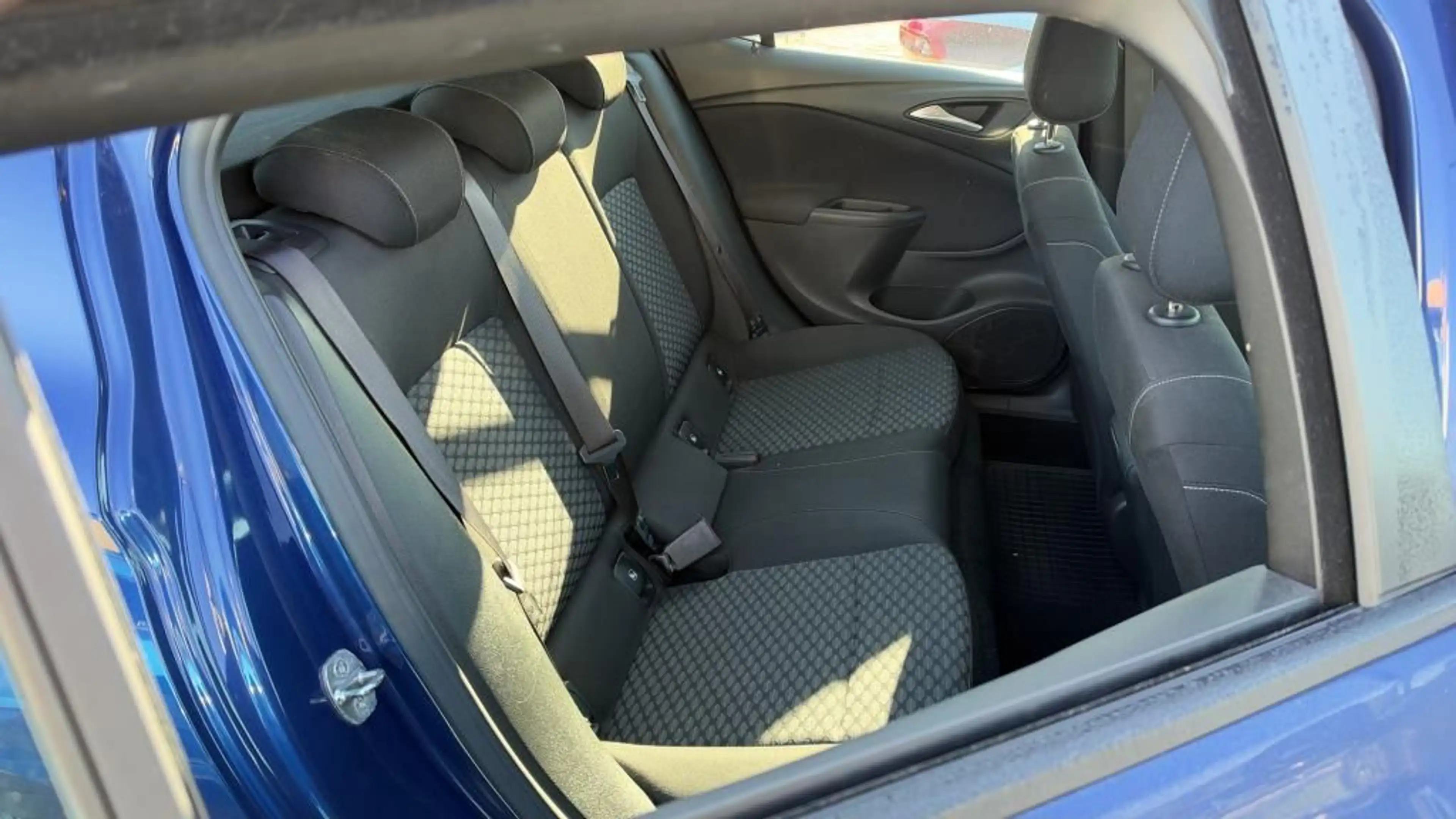 Opel Astra K Edition 1.2T Klimaautomatik+BT+Tempomat — photo 12