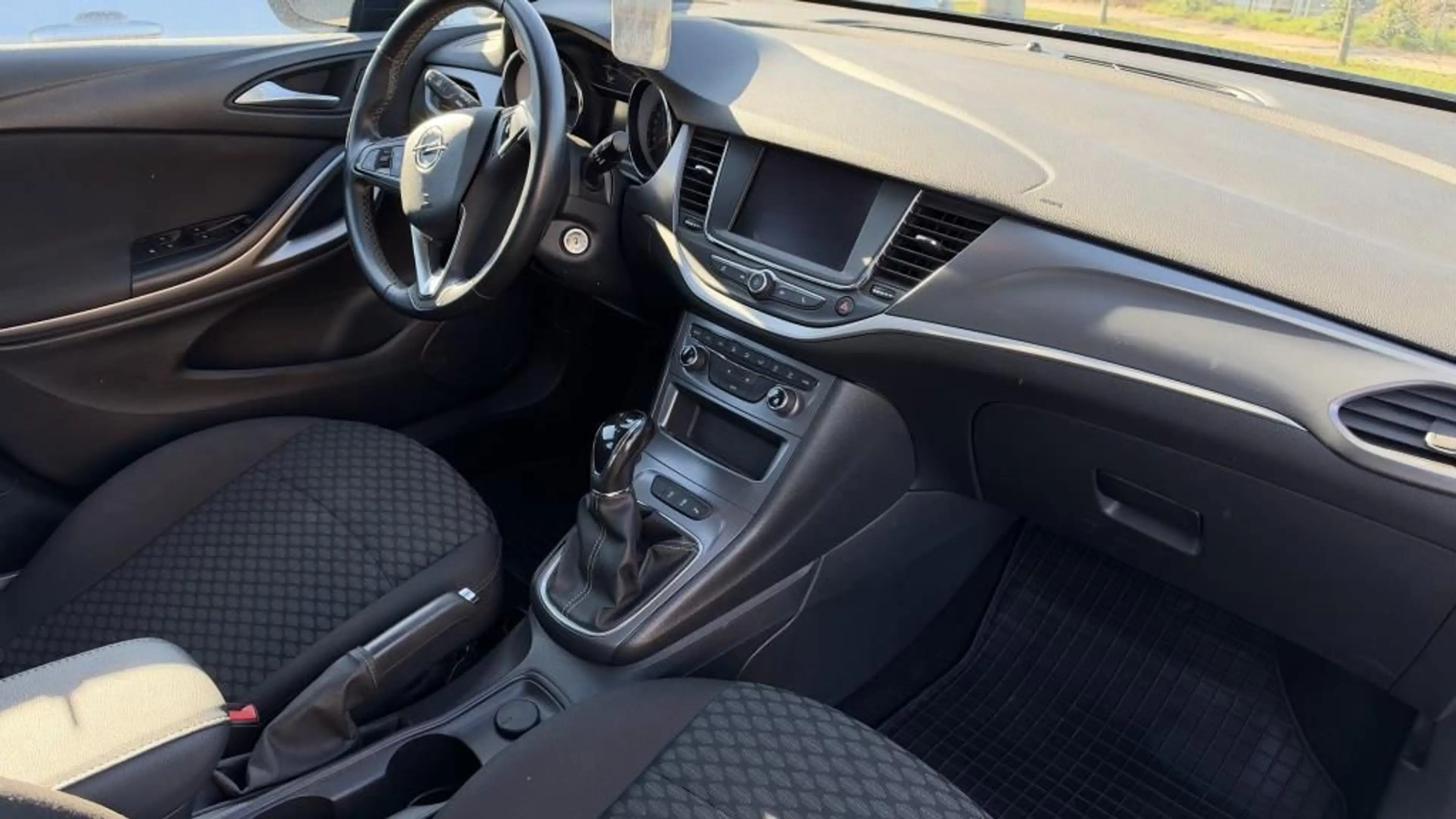 Opel Astra K Edition 1.2T Klimaautomatik+BT+Tempomat — photo 10