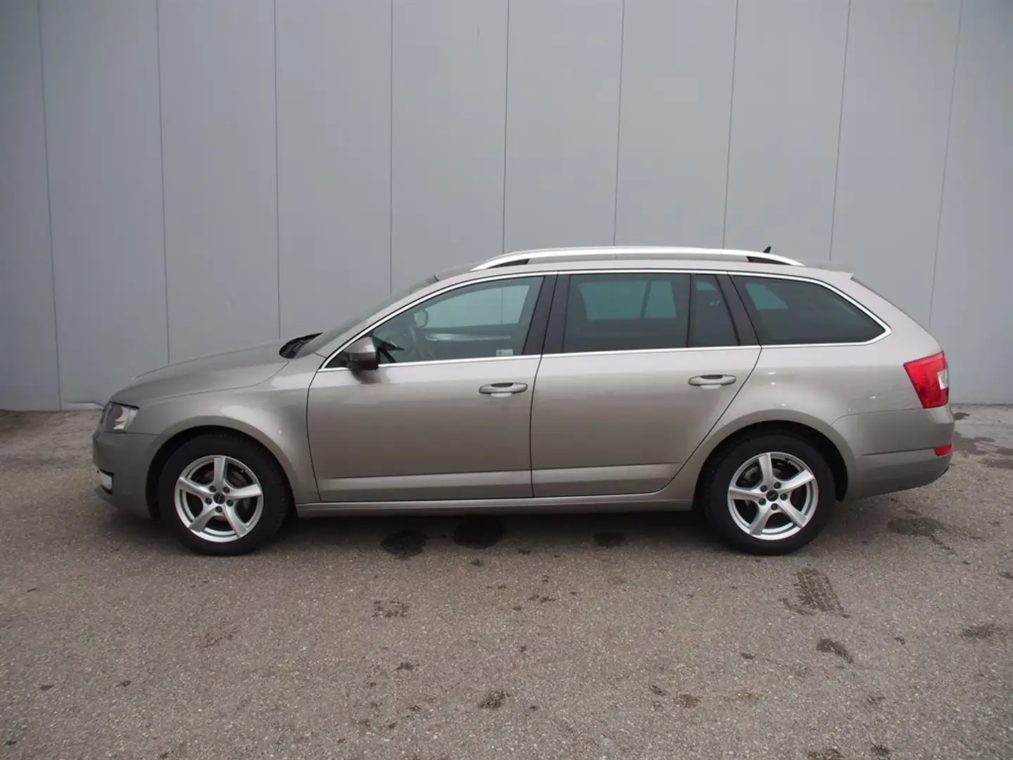 Skoda Octavia Combi 1,6 TDI Style Gris - 2