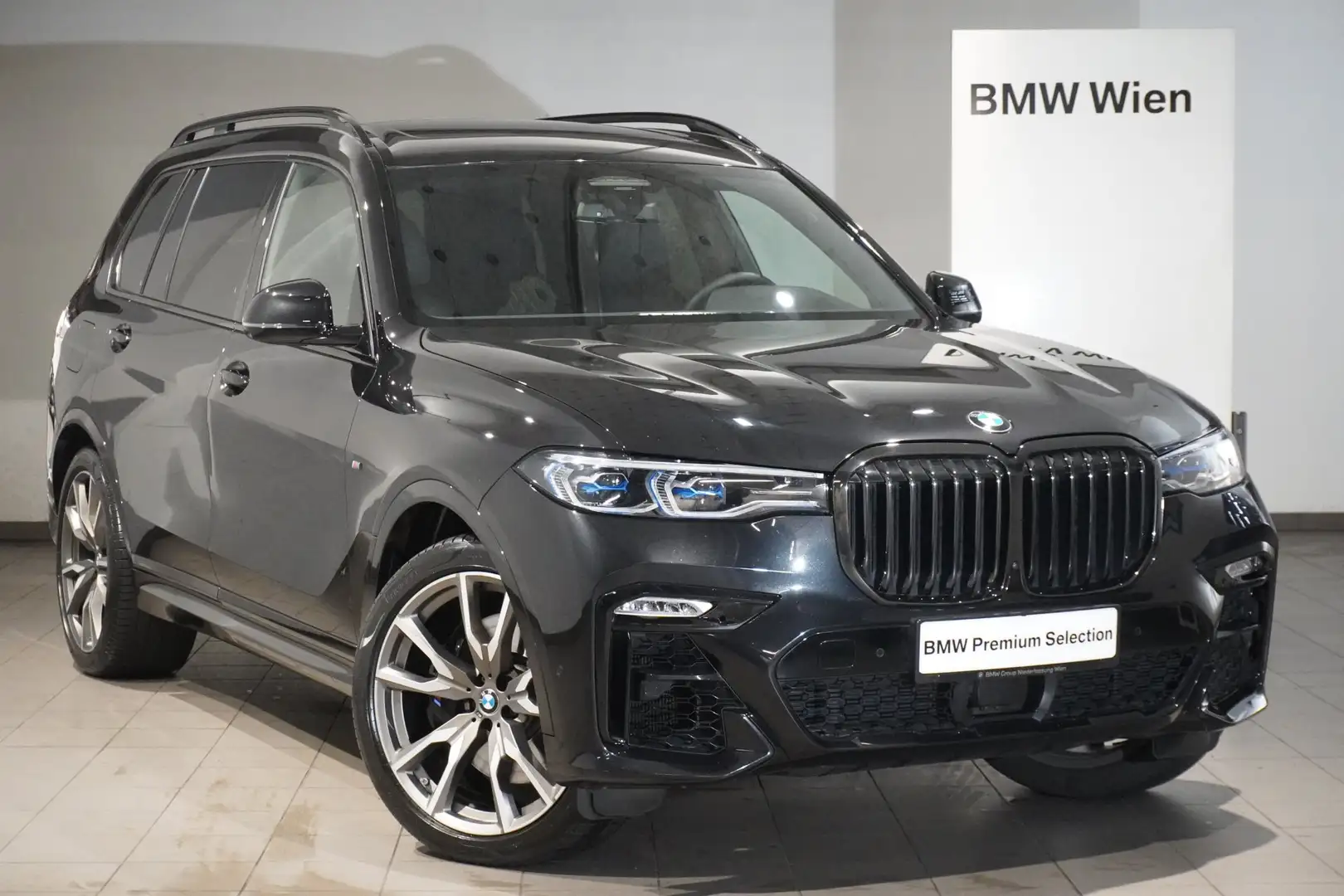 BMW X7 M50i Schwarz - 1
