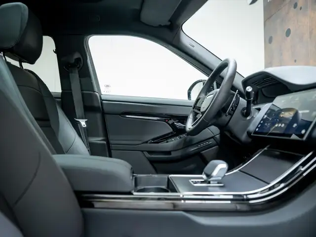 Land Rover Range Rover Evoque view 25