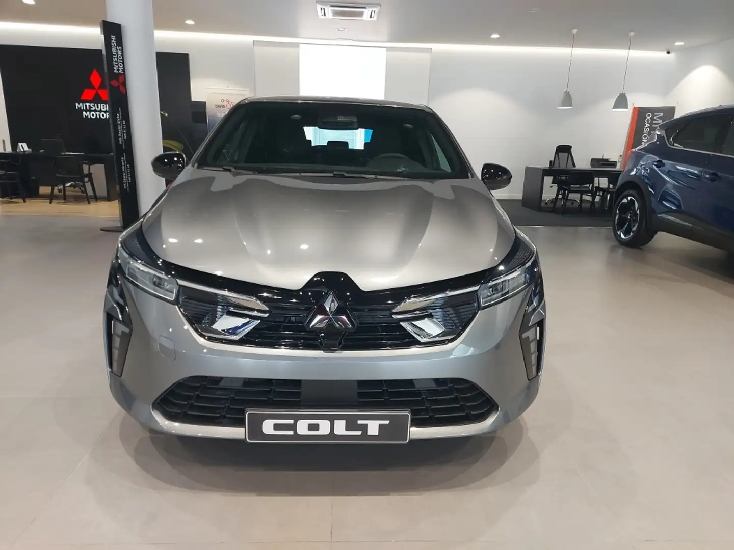 Mitsubishi Colt HEV 160 Kaiteki Gris - 2