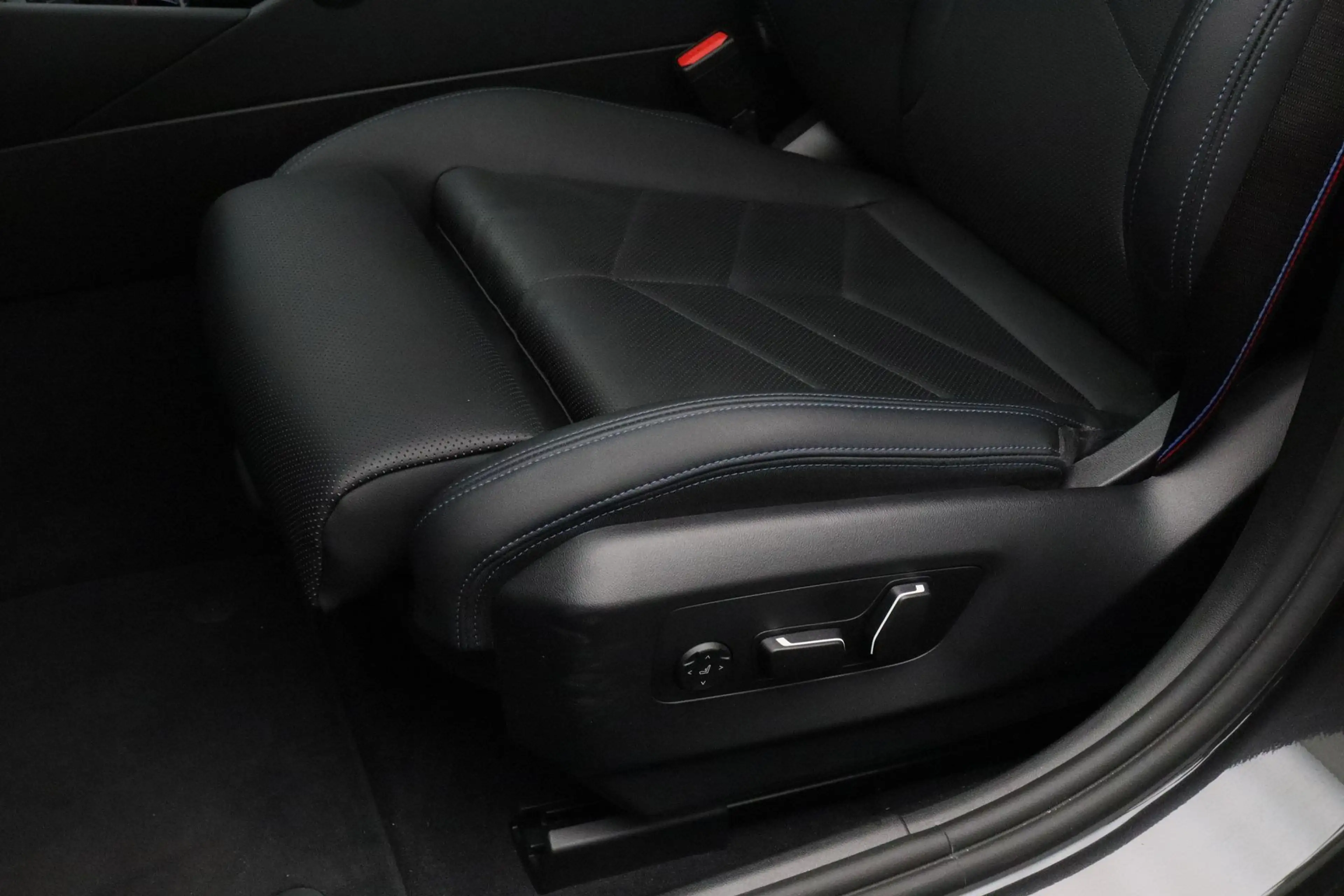 BMW i5 Touring eDrive40 M Sport Pro Edition 84 kWh | Trek — photo 14