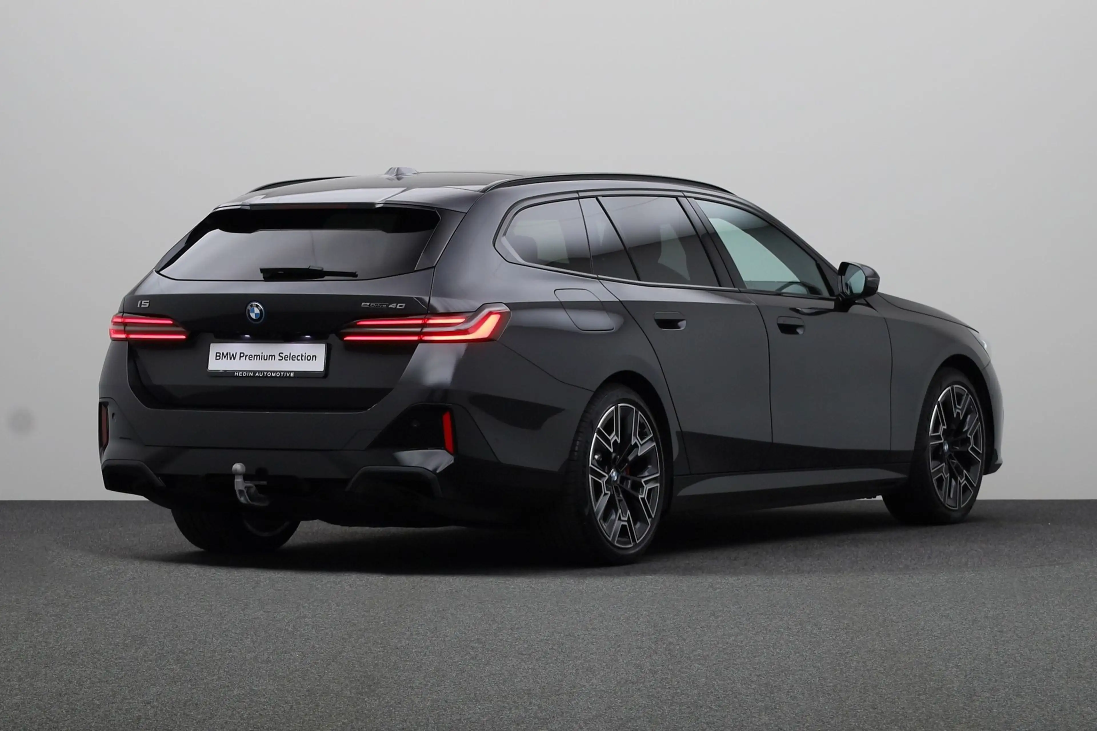 BMW i5 Touring eDrive40 M Sport Pro Edition 84 kWh | Trek — photo 2