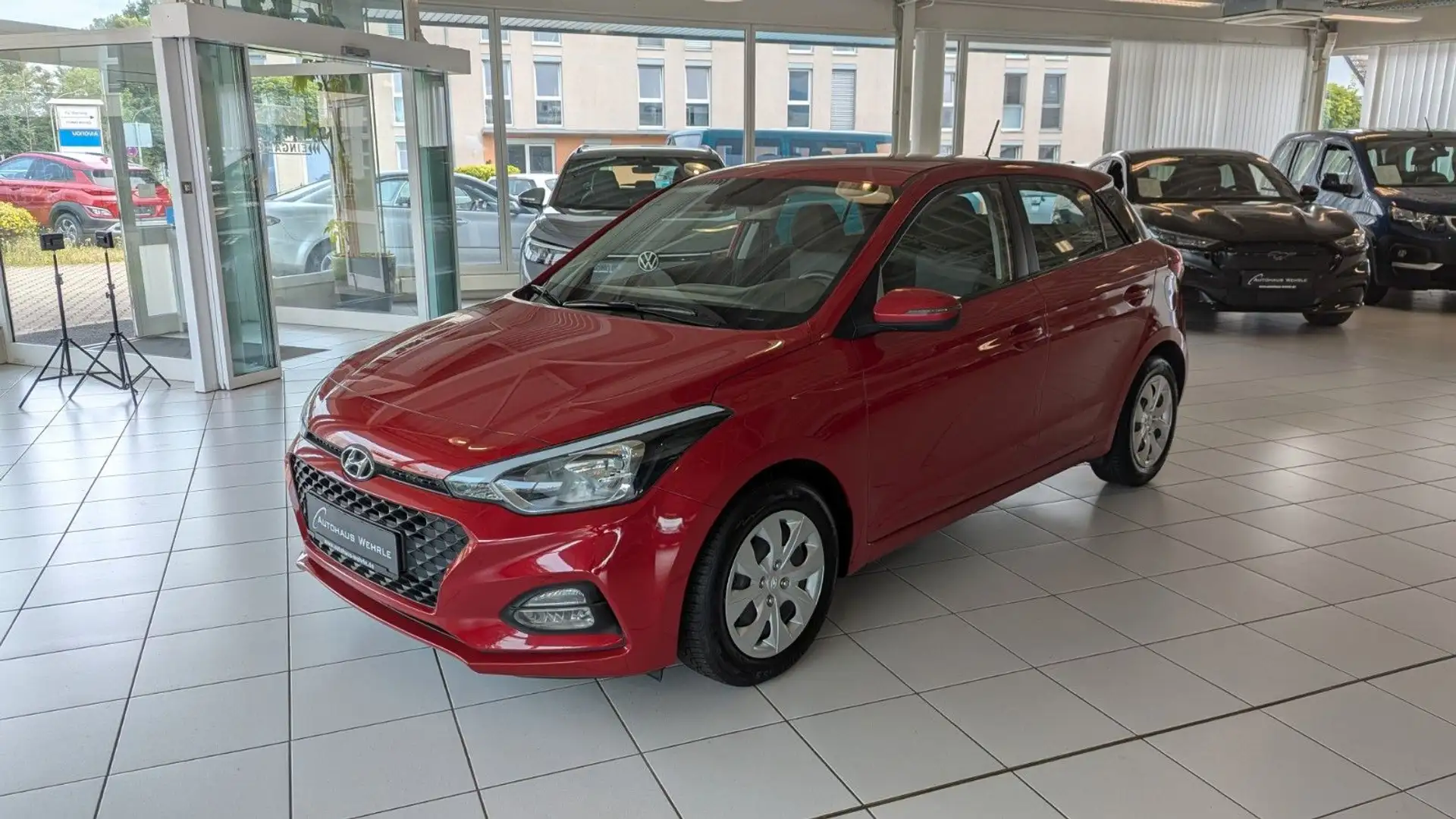Hyundai i20 Trend Automatik*PDC*Kamera*SHZ*LHZ*Navi*DAB* Rouge - 1
