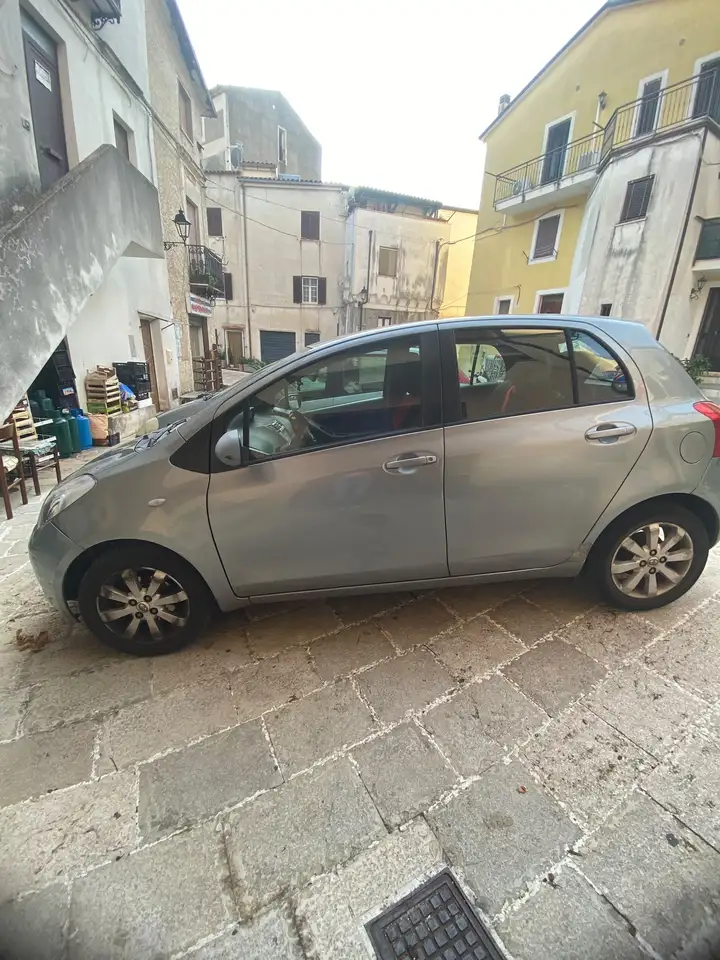 Toyota Yaris 5p 1.0 Sol c/CL — photo 1 of 9