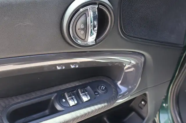 Mini Cooper Cooper view 10