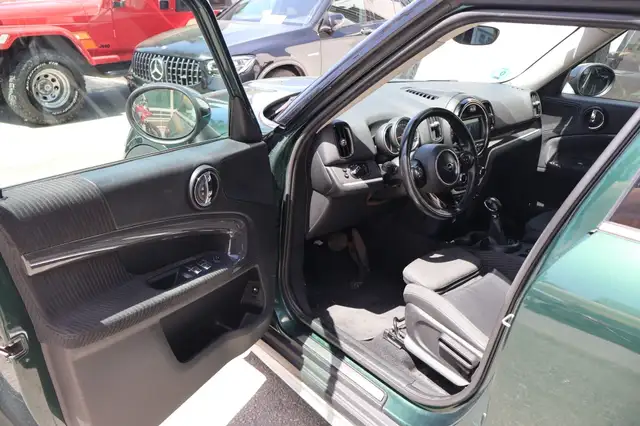 Mini Cooper Cooper view 9