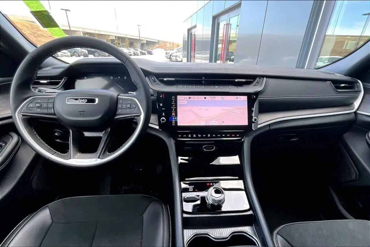 Jeep Grand Cherokee снимка Jeep Grand Cherokee