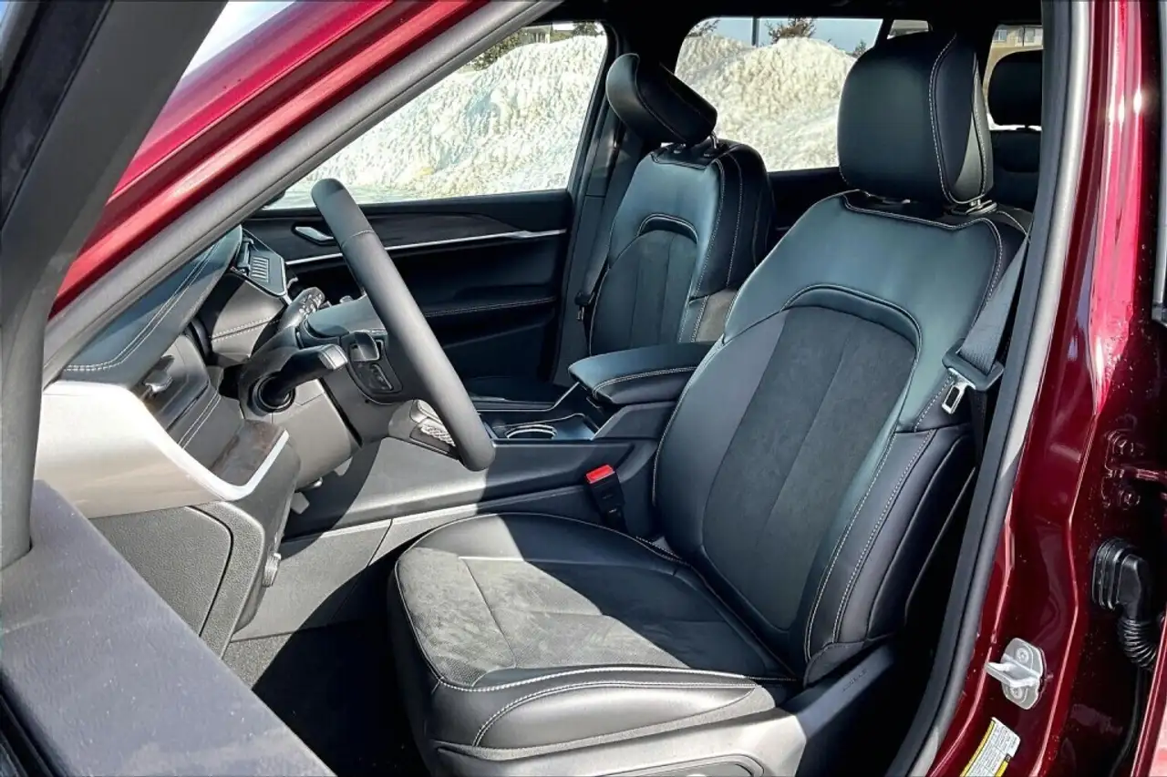 Jeep Grand Cherokee снимка Jeep Grand Cherokee
