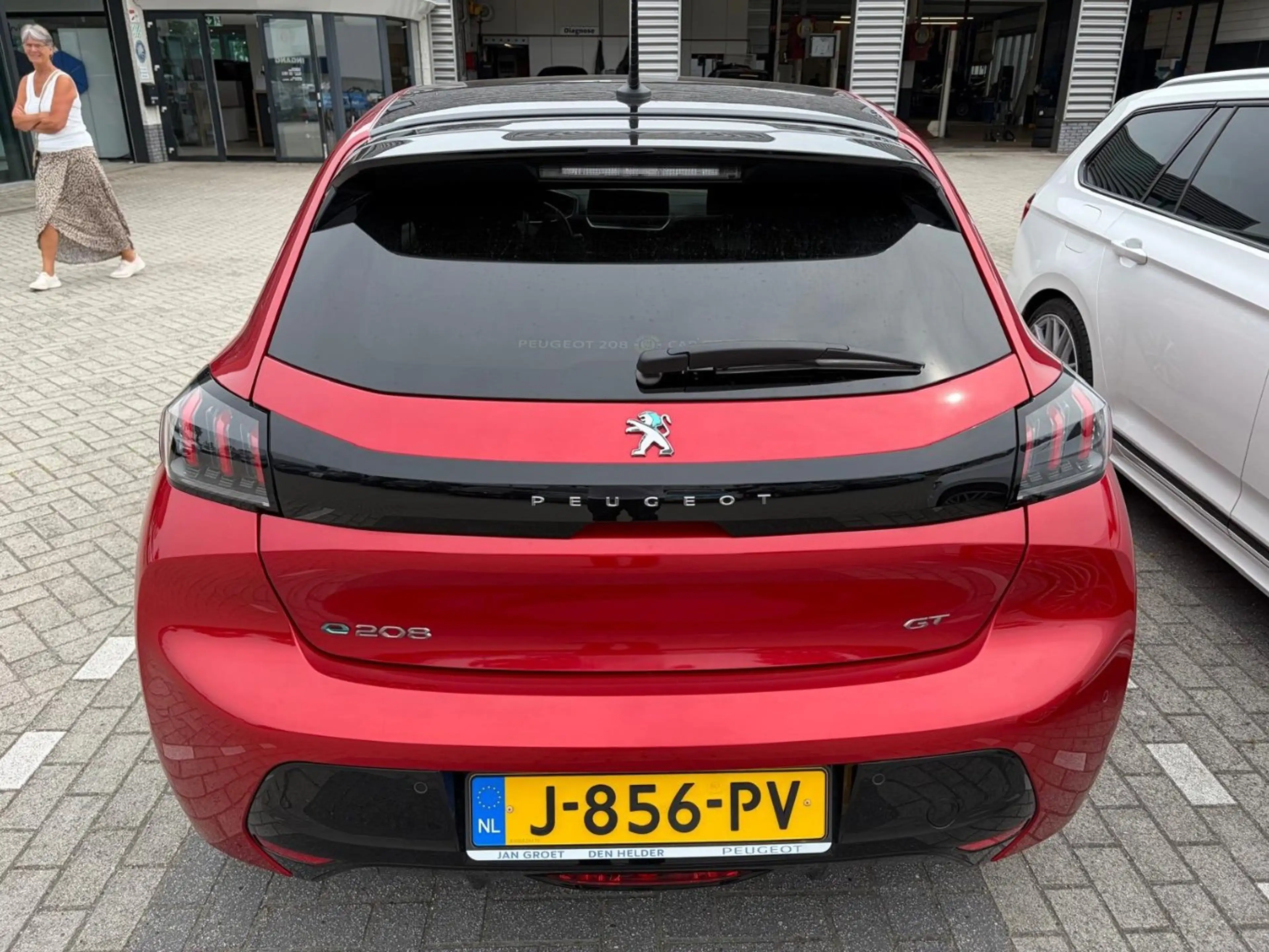 Peugeot e-208 EV GT 350 50 kWh Panorama Dak | Leder/Alcantara | — photo 12