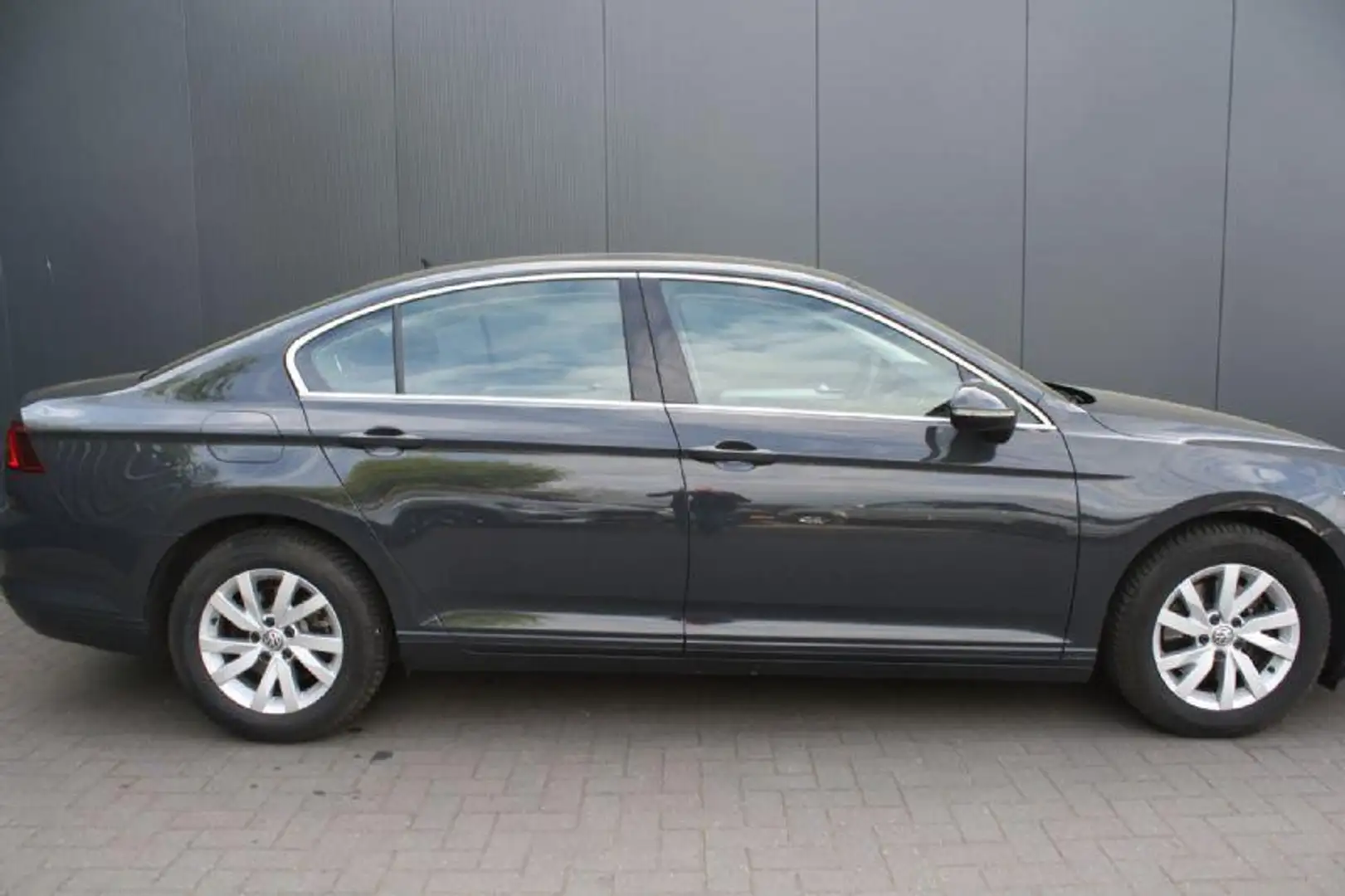 Volkswagen Passat 1.5 TSI Comfortline Business AUTOMAAT - NAVIGATIE Grau - 2