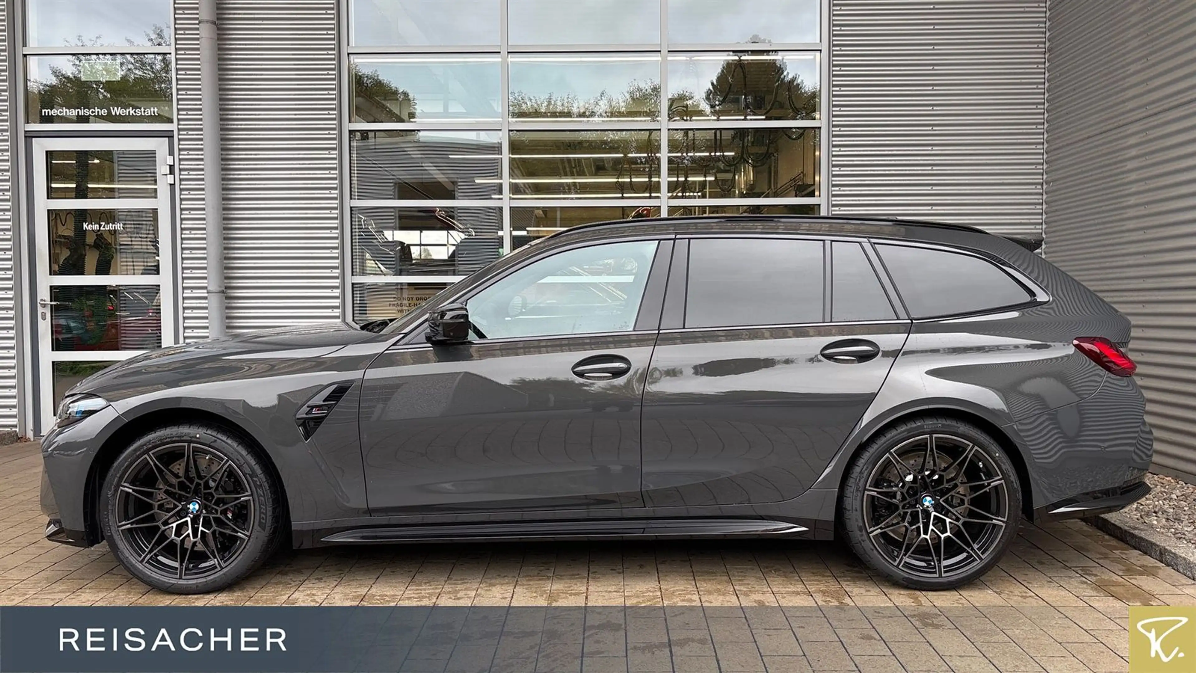BMW M3 Competition mit M xDrive Touring DAB Radio — photo 9