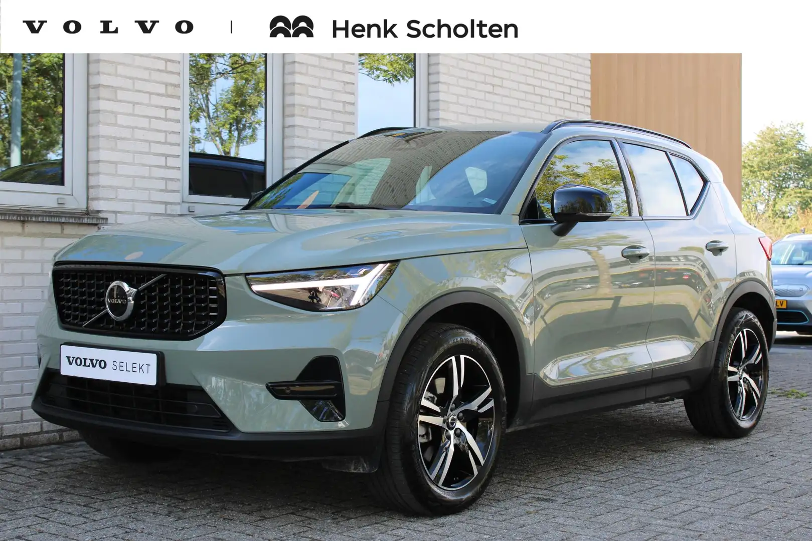 Volvo XC40 B4 Automaat Plus Dark | Sage Green | Verwarmbare v Vert - 1