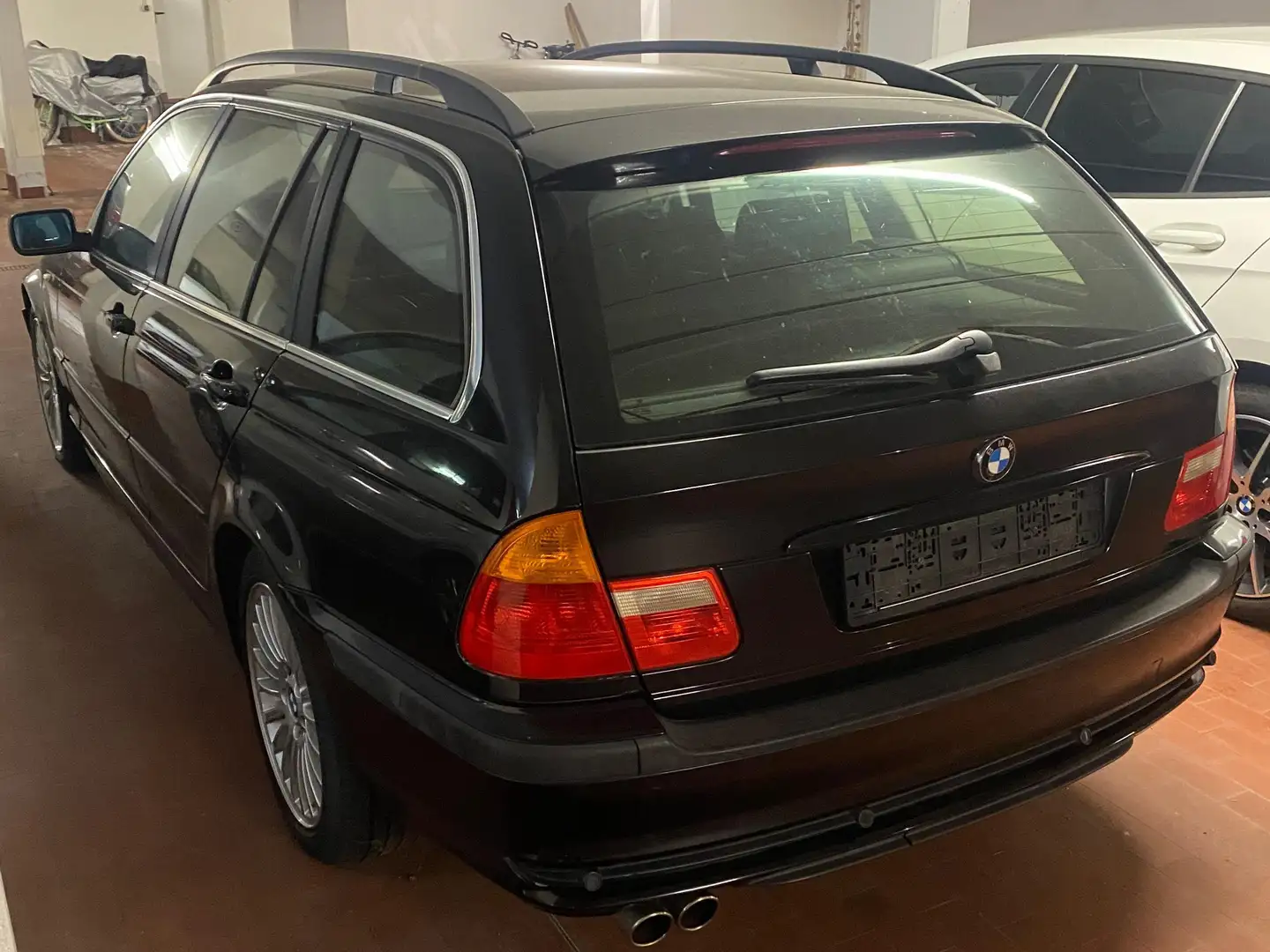 BMW 320 320i touring Noir - 2
