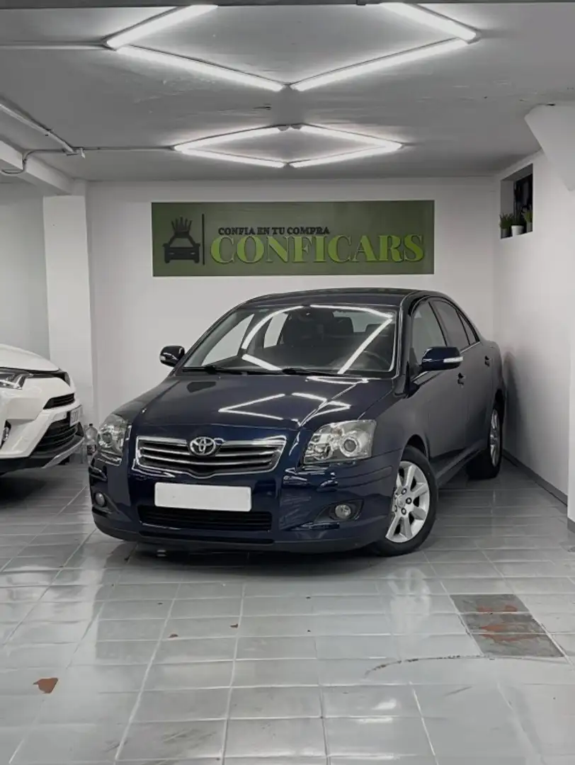 Toyota Avensis 2.2D-4D Executive Bleu - 1