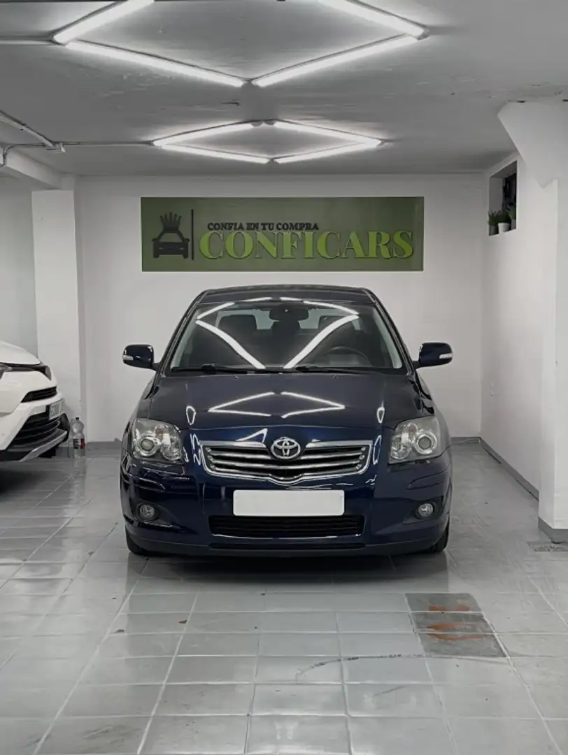 Toyota Avensis 2.2D-4D Executive Bleu - 2