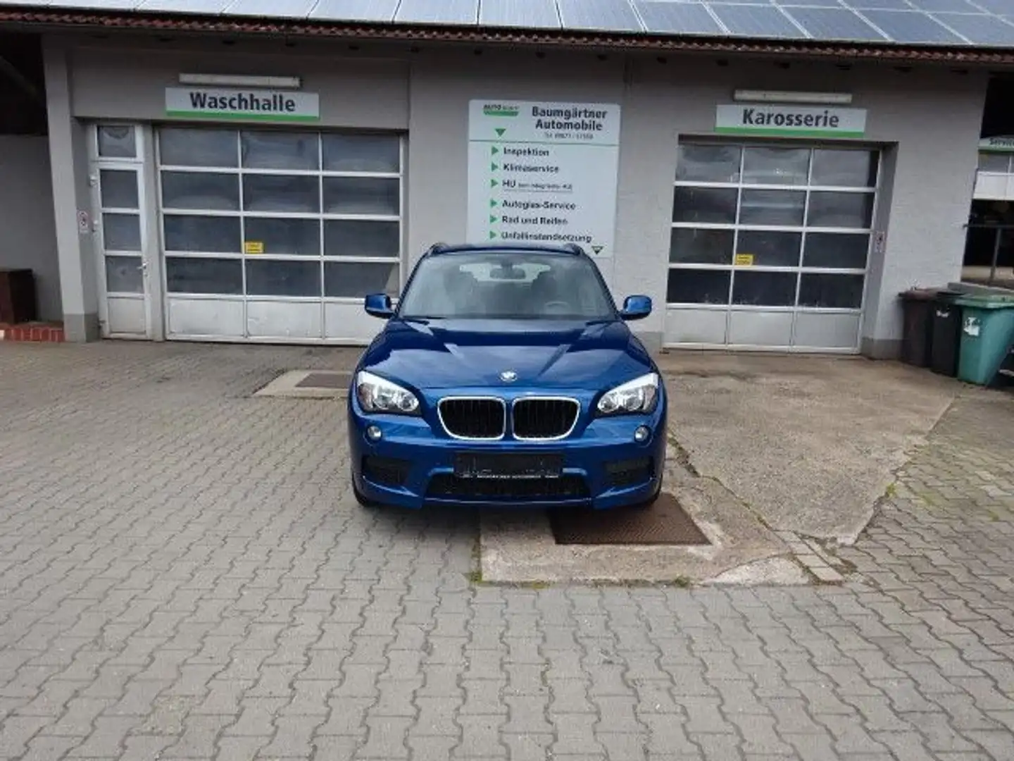 BMW X1 xDrive20i M-Paket--AHK--Panoramadach Blau - 2