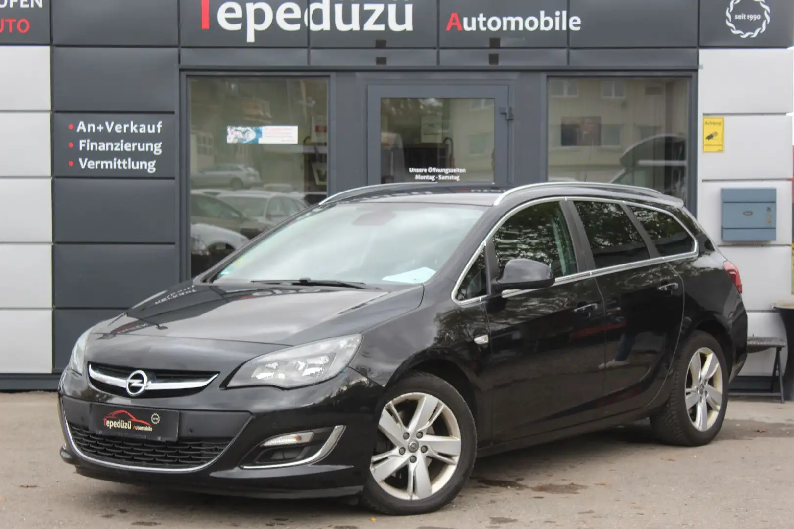 Opel Astra J Sports Tourer Sport*KLIMA*SHZ*LHZ*PDC* Schwarz - 1