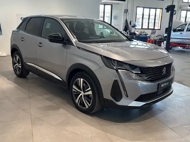 Peugeot 3008 view 3