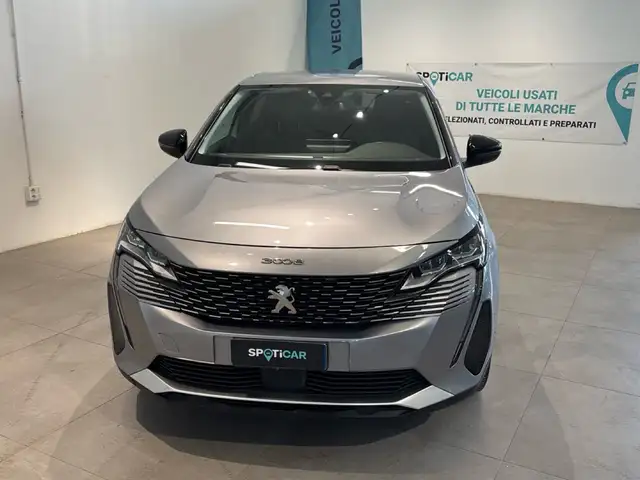 Peugeot 3008 view 2