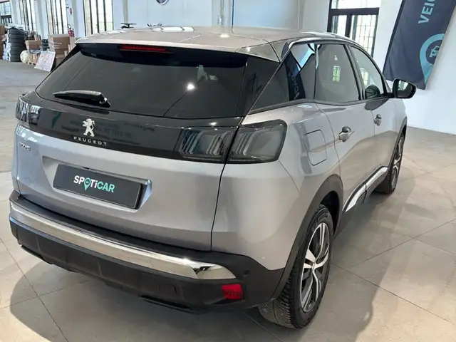Peugeot 3008 view 4
