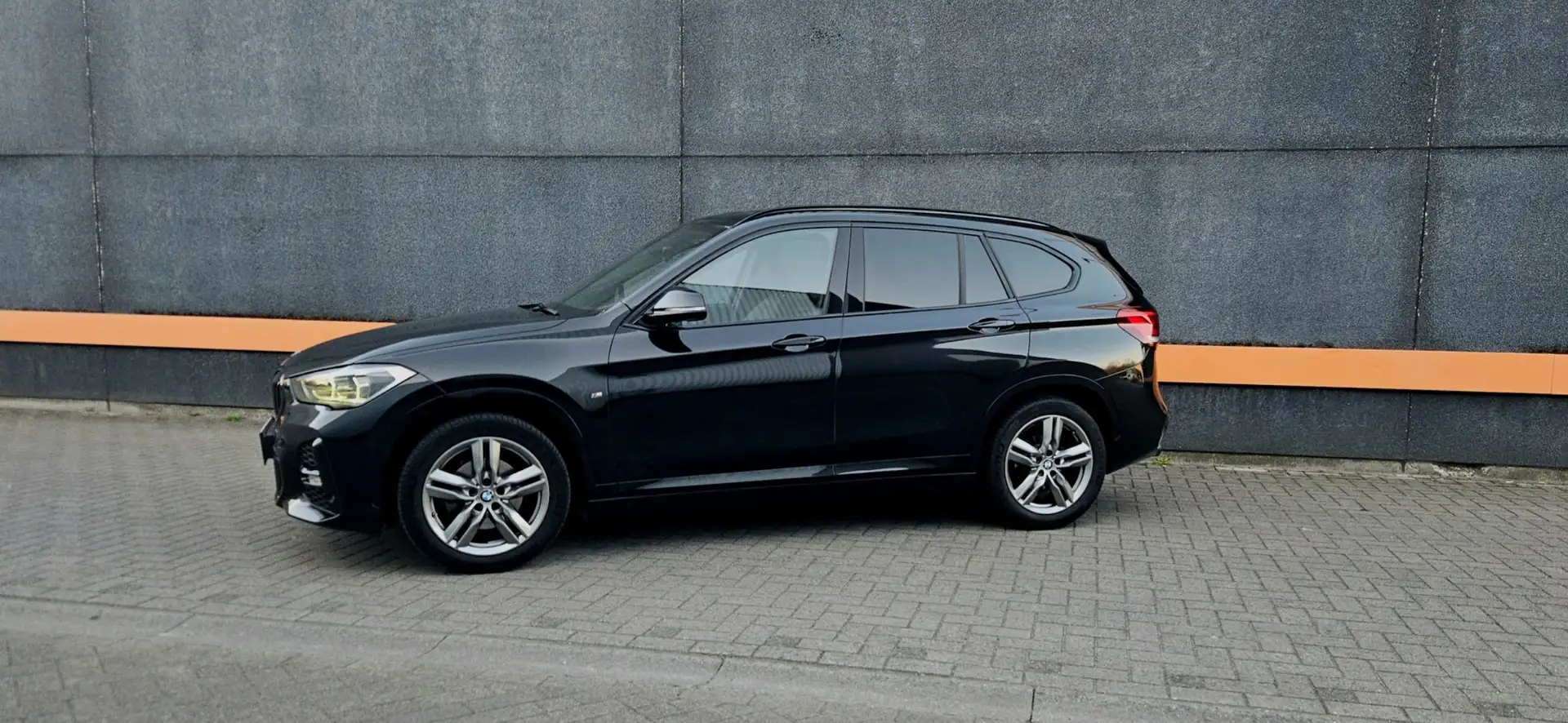 BMW X1 18i DRIVE M PACK FACELIFT/PANO/LED/KEYLES GO/*FULL Noir - 2
