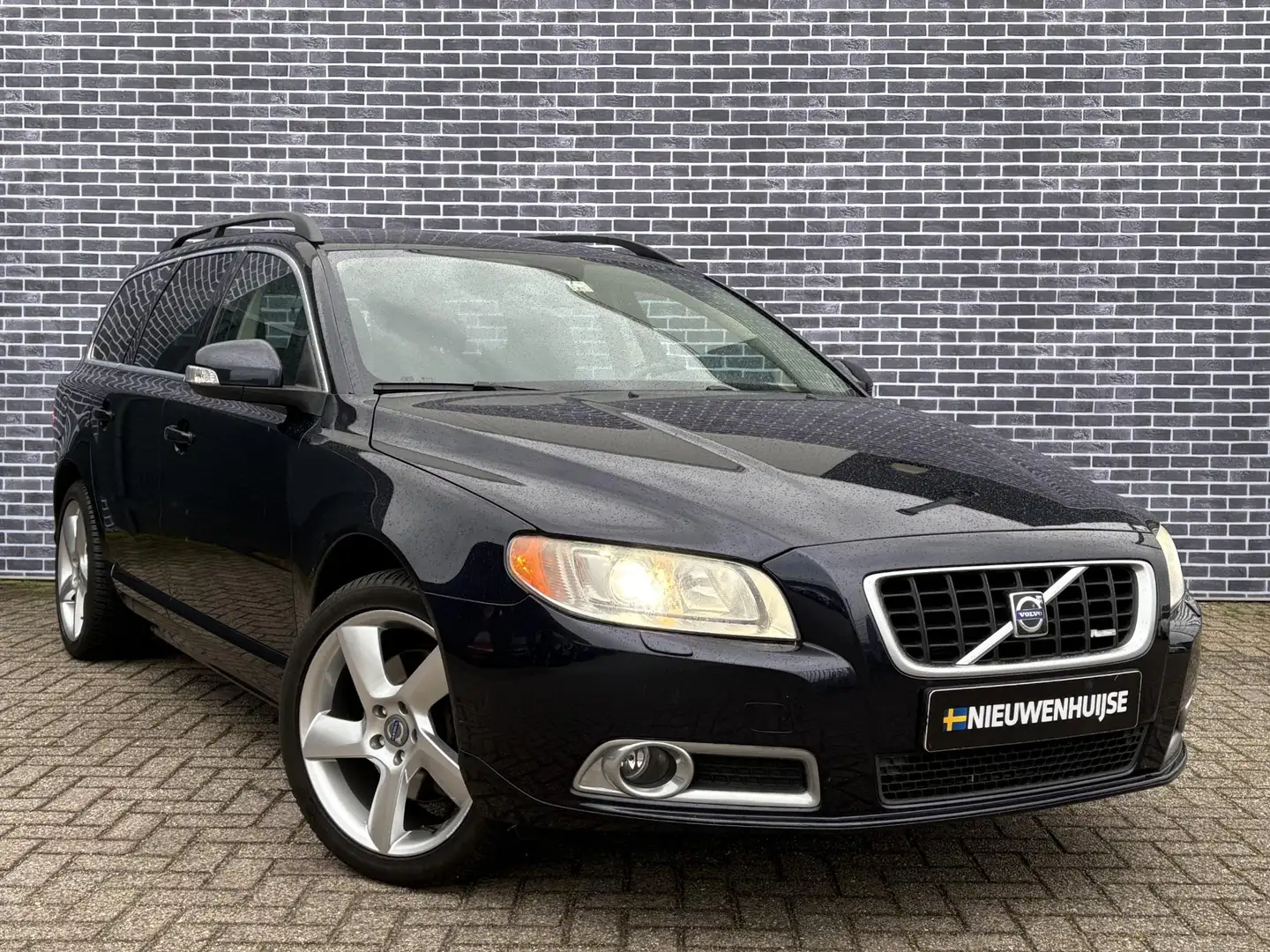 Volvo V70 3.0 T6 AWD Summum | Youngtimer | Trekhaak 2000kg T Bleu - 2