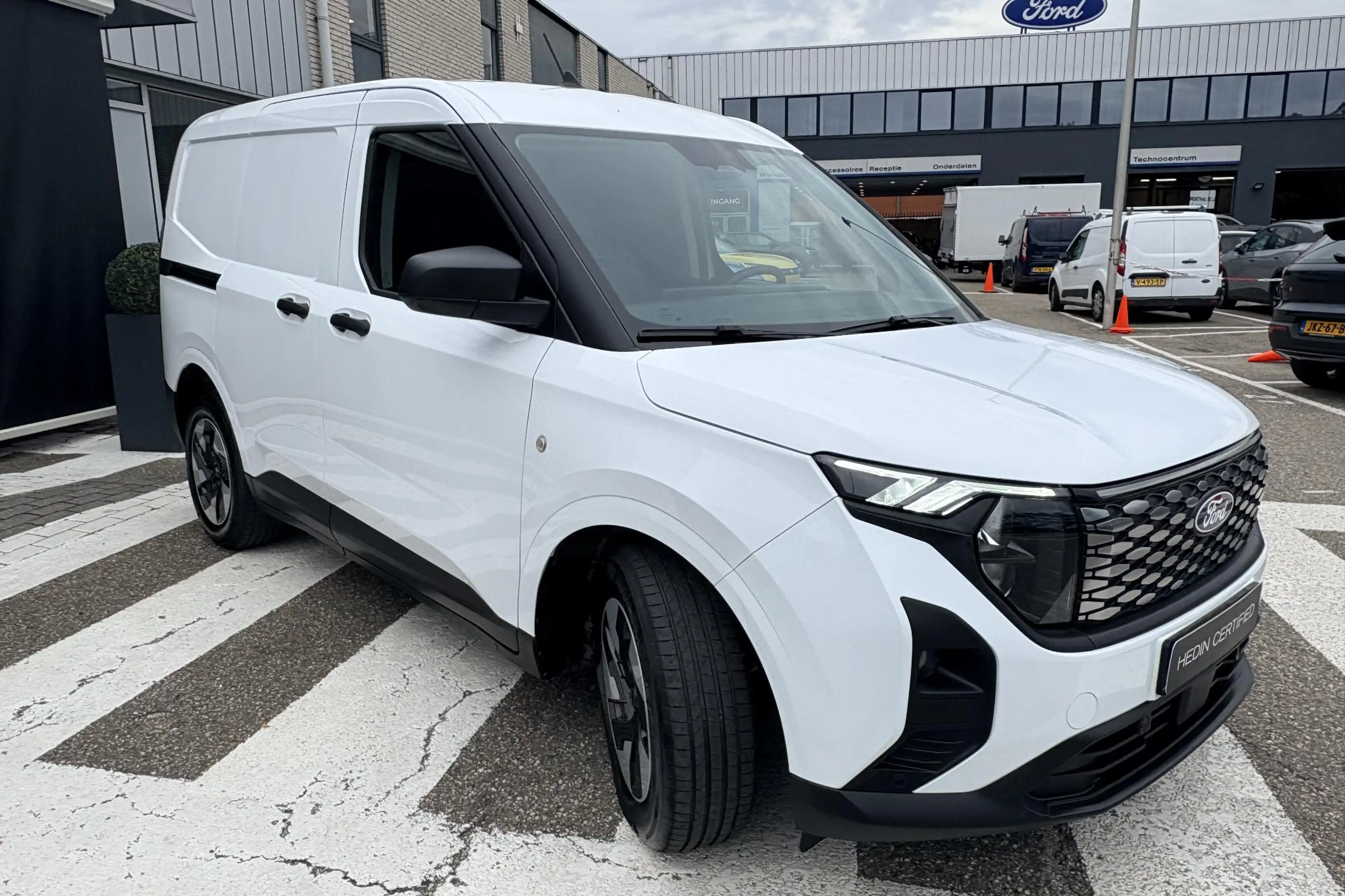 Ford Transit Courier E-Transit Trend 44 kWh Driver Ass Pack | Trekhaak — photo 3