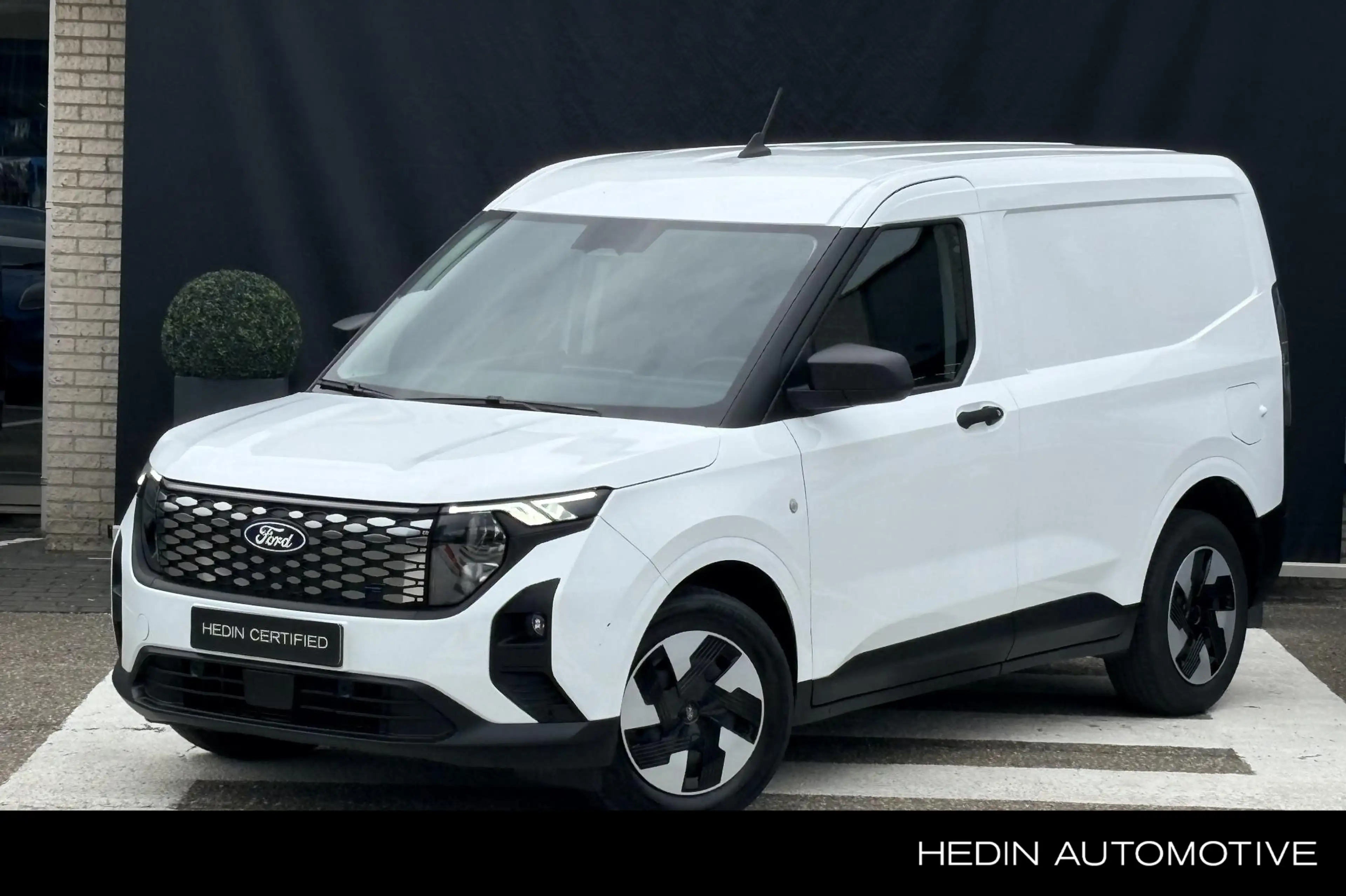 Ford Transit Courier E-Transit Trend 44 kWh Driver Ass Pack | Trekhaak